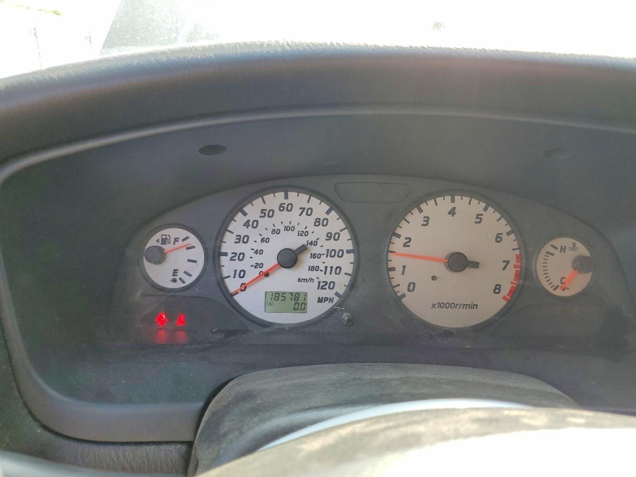 2002 Niss Pathfinder Blue vin: JN8DR09X62W652410