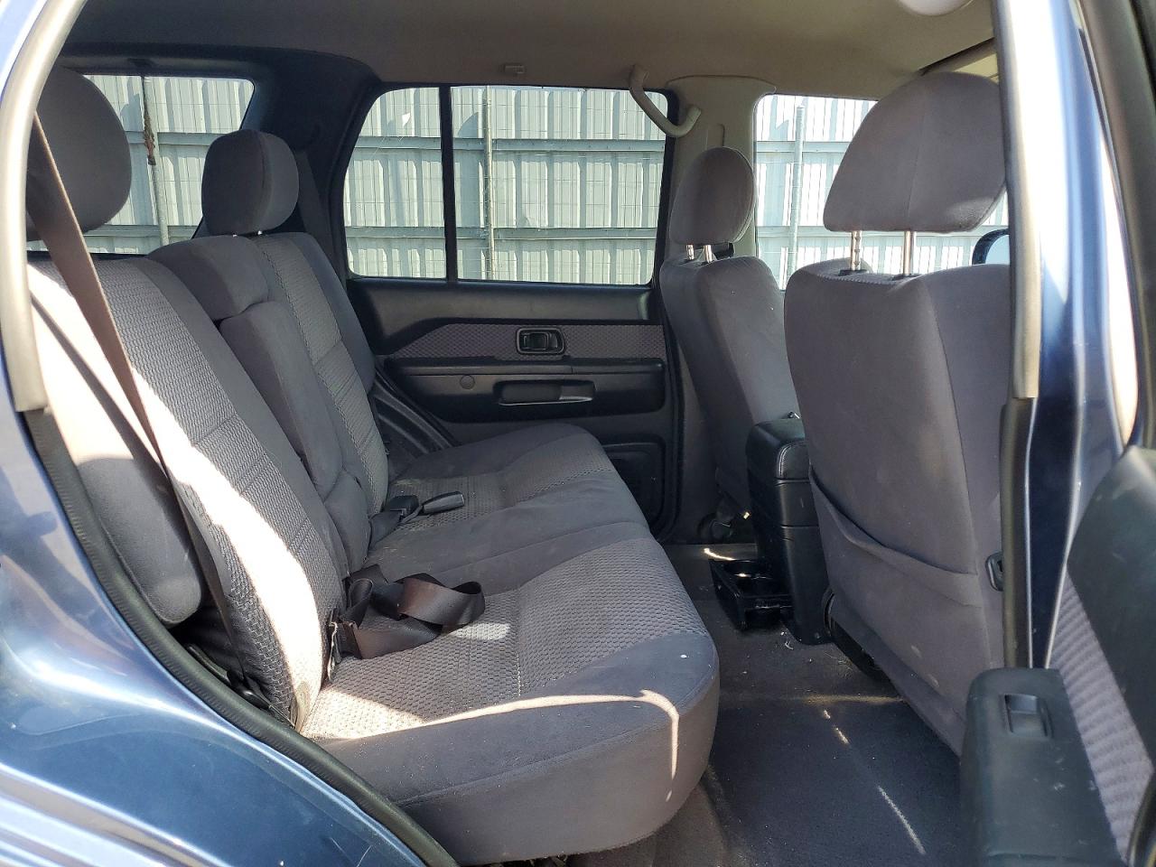 2002 Niss Pathfinder Blue vin: JN8DR09X62W652410