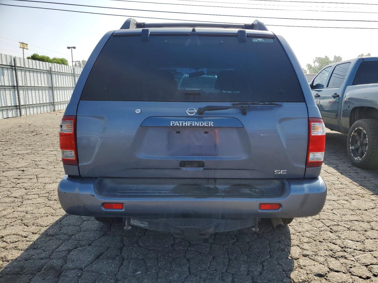 2002 Niss Pathfinder Blue vin: JN8DR09X62W652410