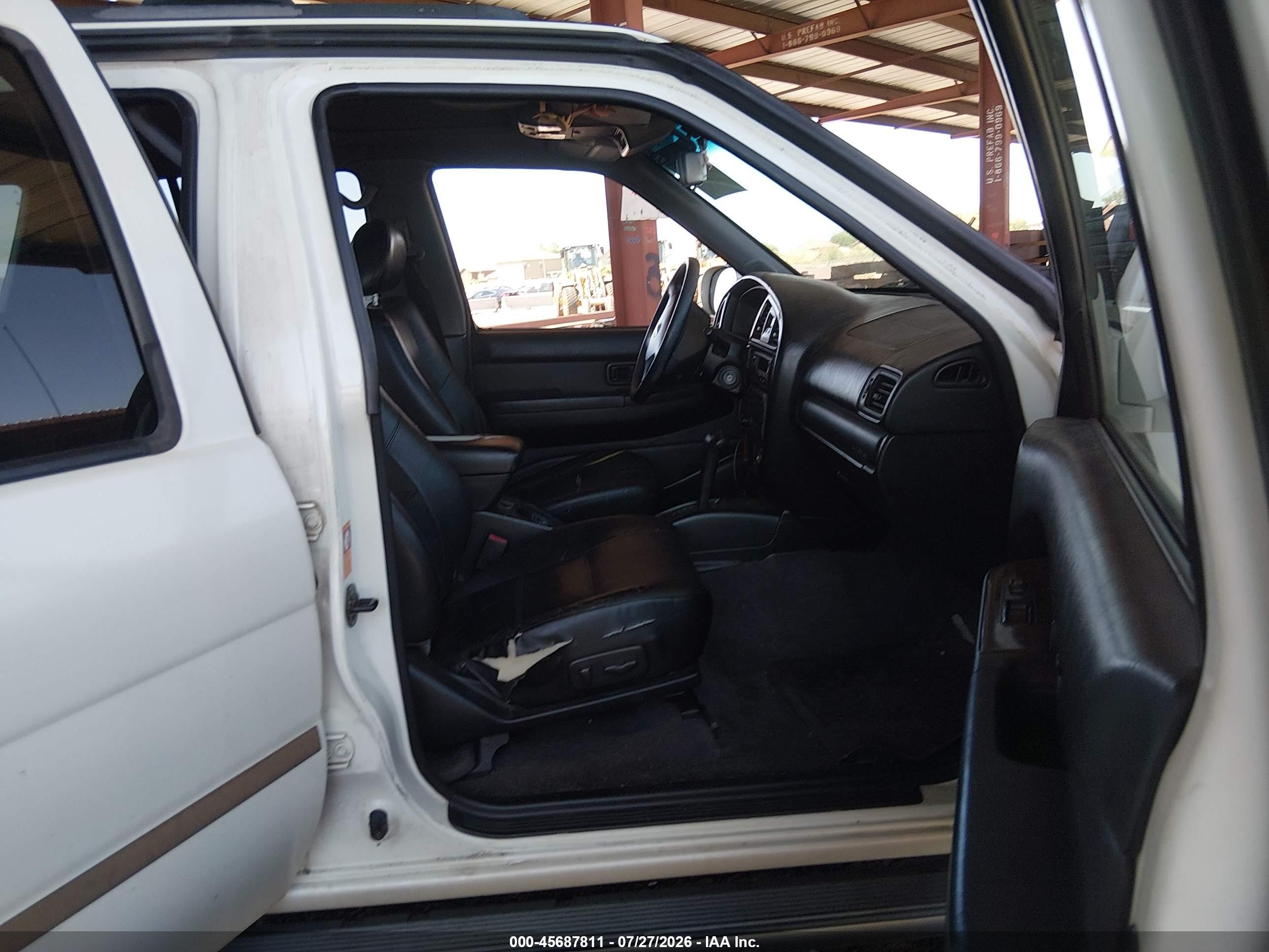 2002 Nissan Pathfinder Le White vin: JN8DR09X62W664413