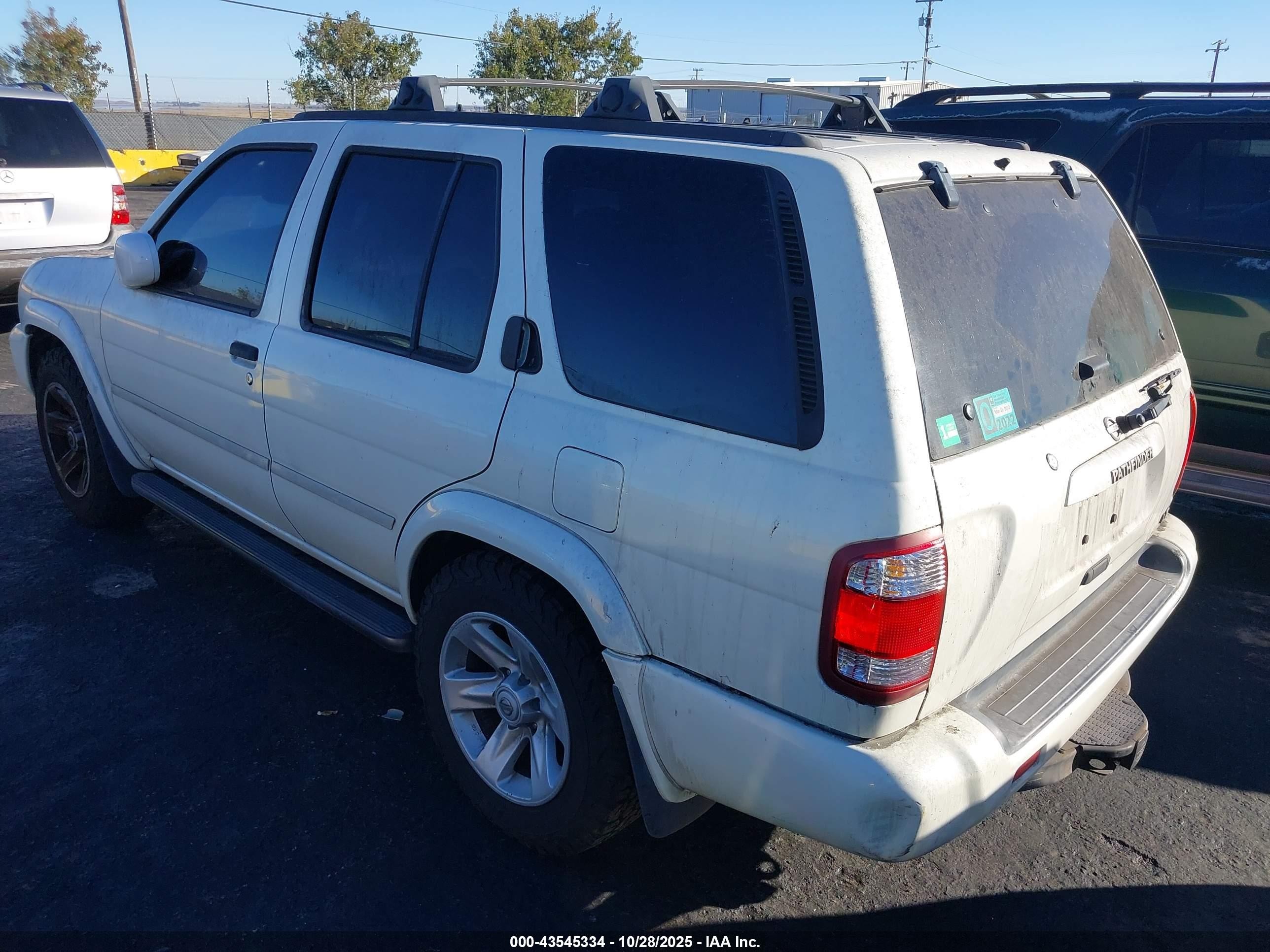 2003 Nissan Pathfinder Le White vin: JN8DR09X73W708615