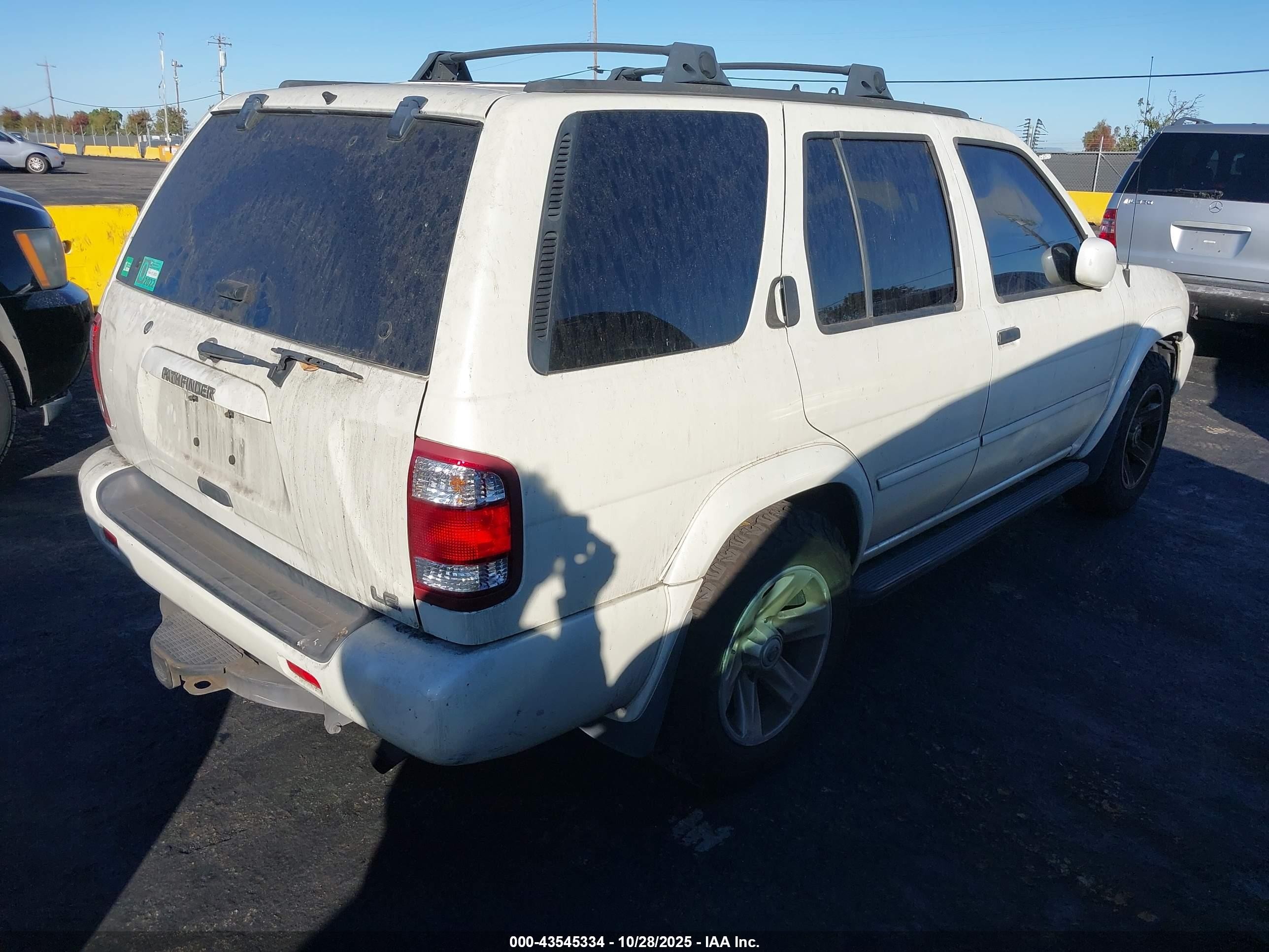2003 Nissan Pathfinder Le White vin: JN8DR09X73W708615