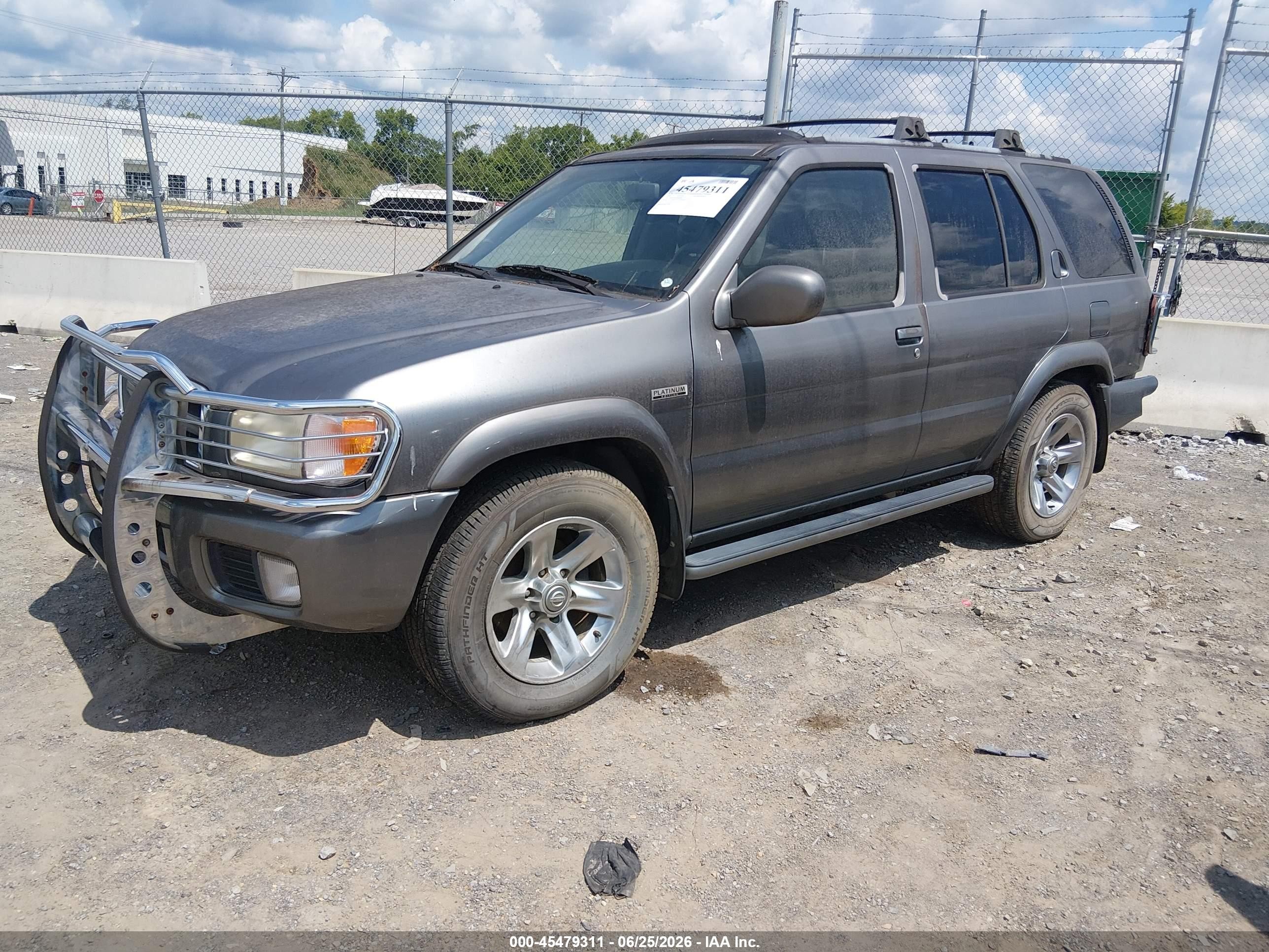 2004 Nissan Pathfinder Le Platinum Silver vin: JN8DR09X84W806084