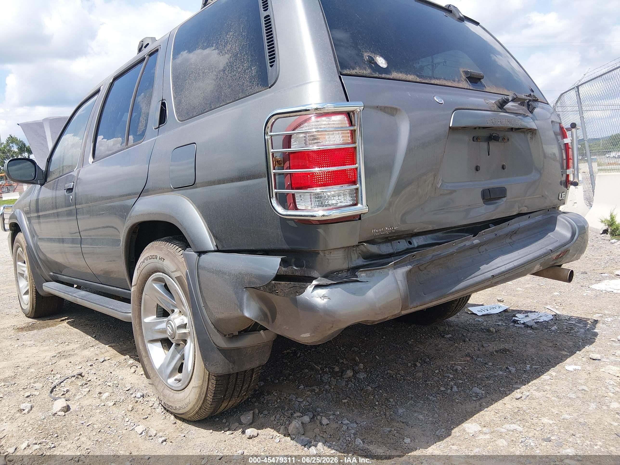 2004 Nissan Pathfinder Le Platinum Silver vin: JN8DR09X84W806084