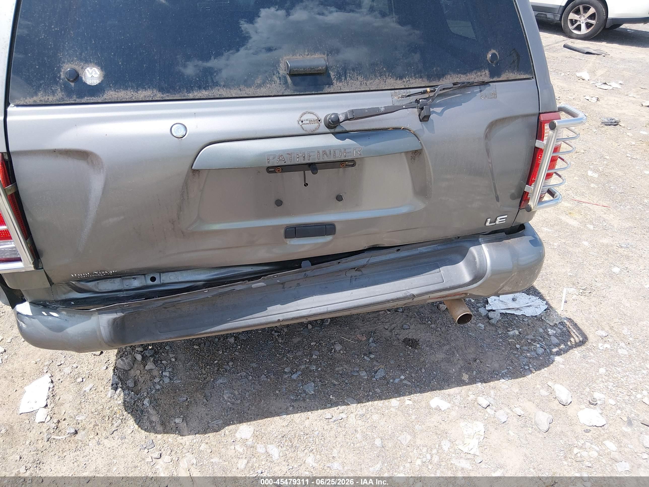 2004 Nissan Pathfinder Le Platinum Silver vin: JN8DR09X84W806084