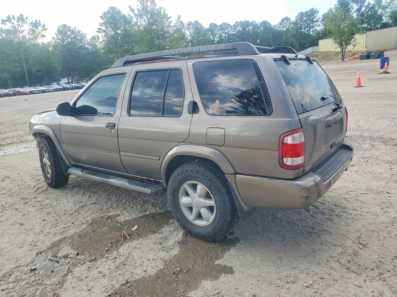 2002 Niss Pathfinder Золотой vin: JN8DR09X92W650683