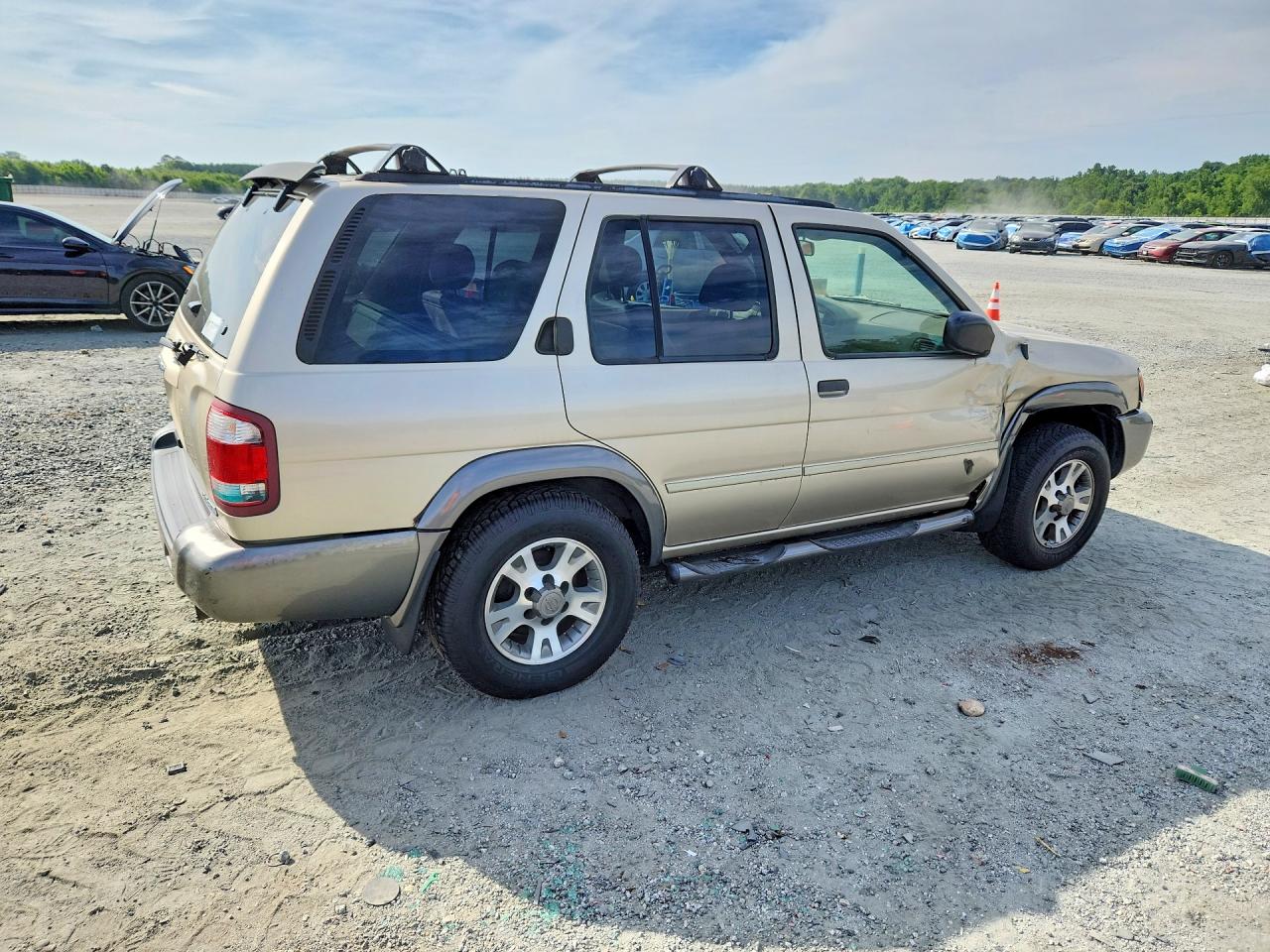 2001 Nissan Pathfinder Gold vin: JN8DR09Y11W573654