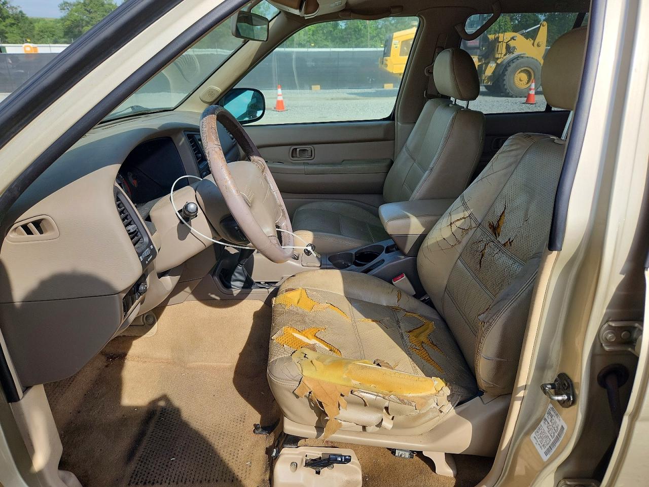 2001 Nissan Pathfinder Gold vin: JN8DR09Y11W573654