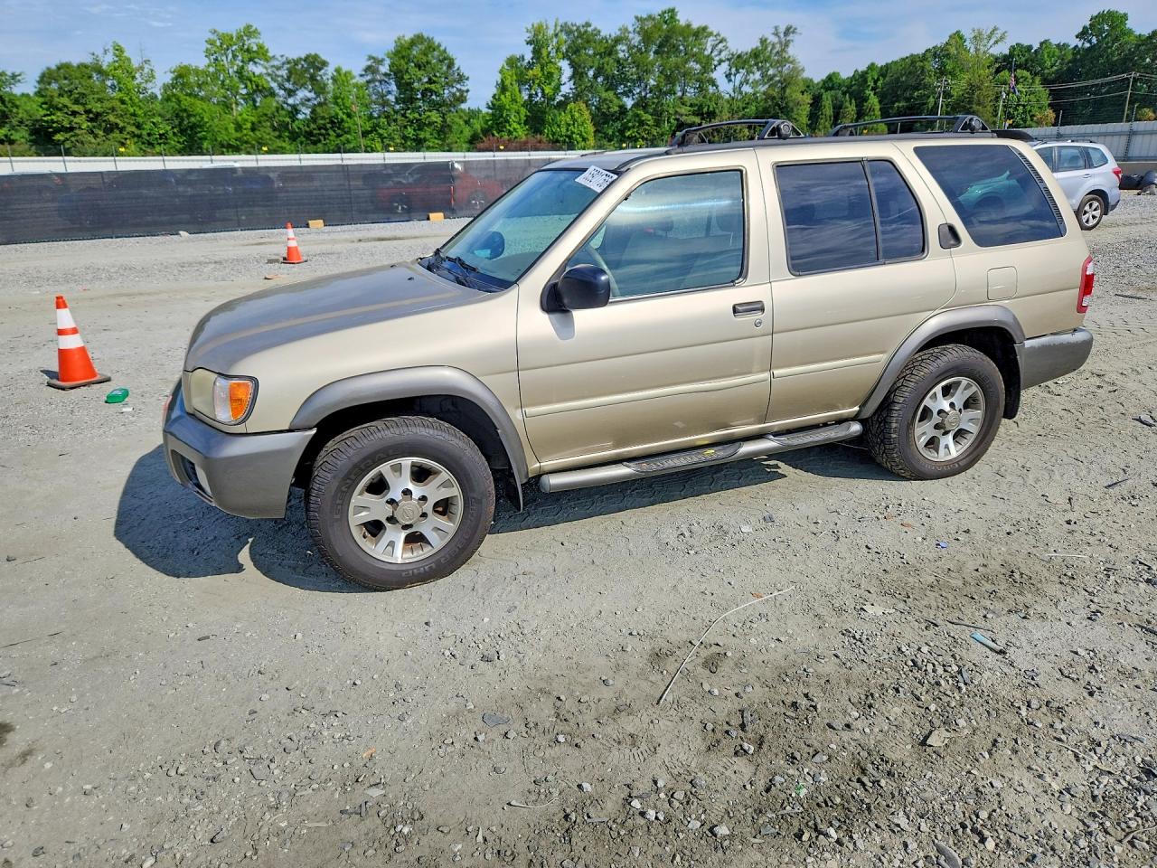 2001 Nissan Pathfinder Gold vin: JN8DR09Y11W573654