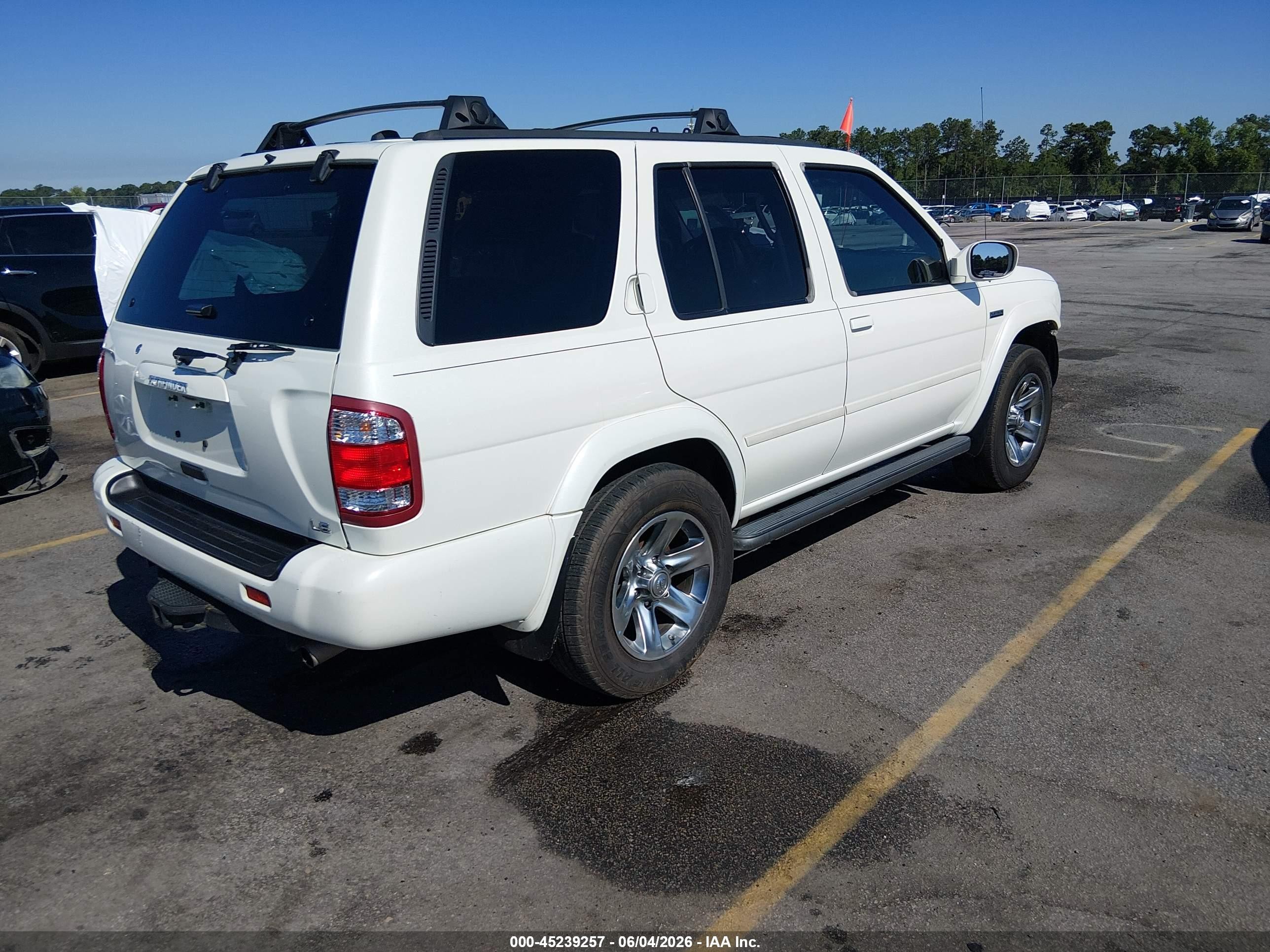 2004 Nissan Pathfinder Le Platinum White vin: JN8DR09Y24W900468