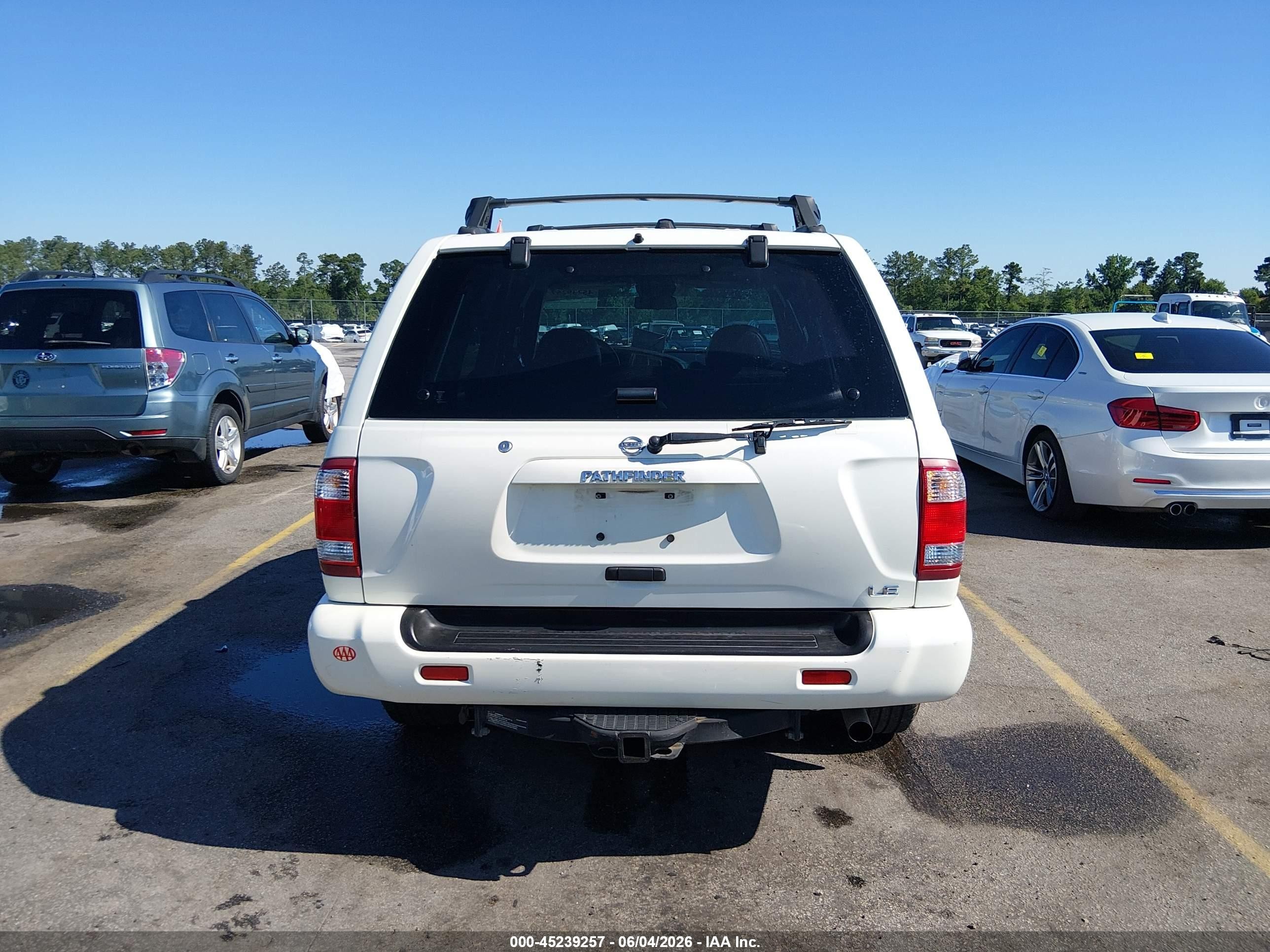 2004 Nissan Pathfinder Le Platinum White vin: JN8DR09Y24W900468