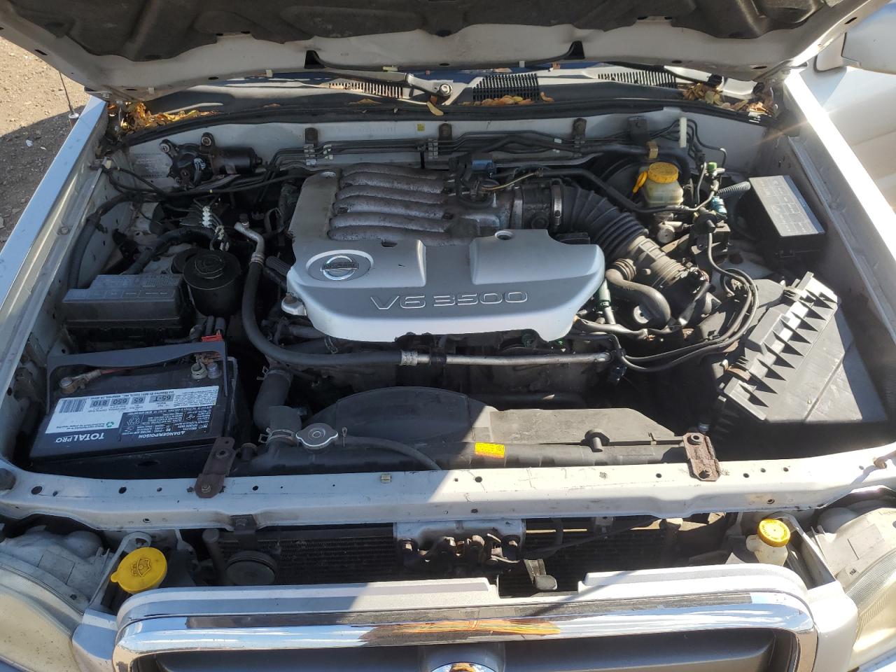 2004 Nissan Pathfinder Le Silver vin: JN8DR09Y44W917711