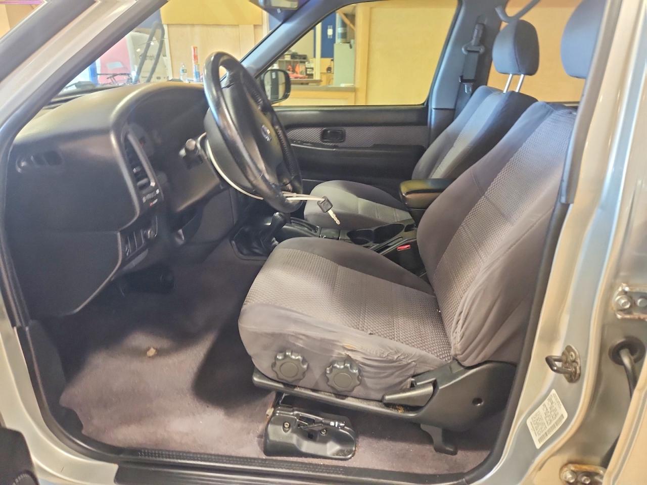 2002 Nissan Pathfinder Se Silver vin: JN8DR09Y82W738889