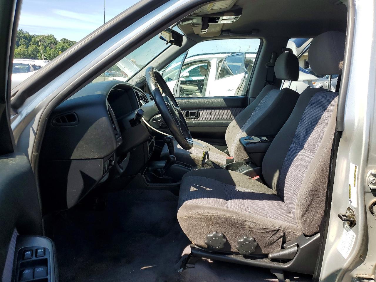 2004 Nissan Pathfinder Se Silver vin: JN8DR09Y84W916075