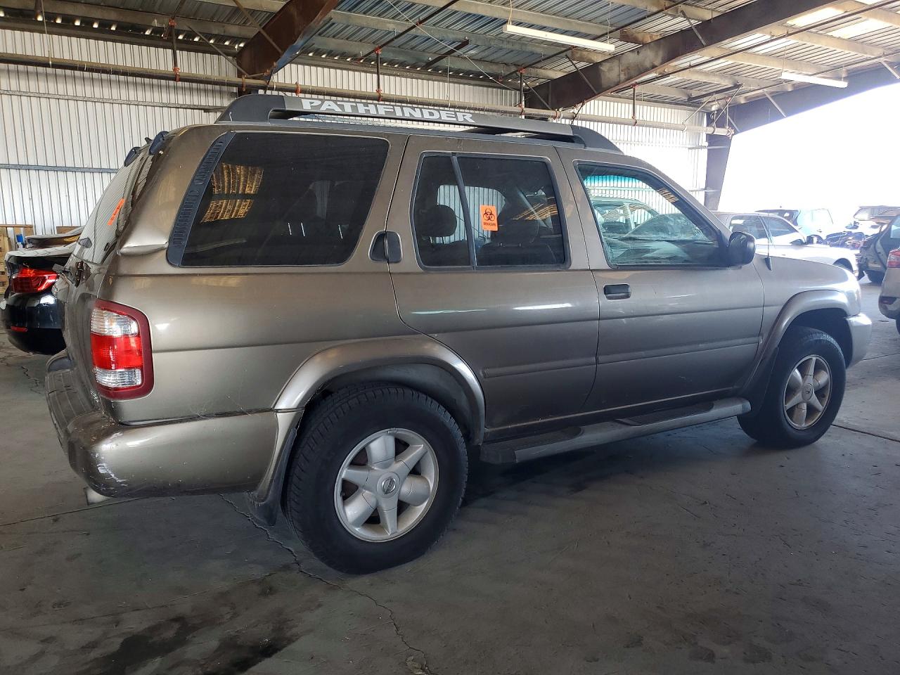 2002 Nissan Pathfinder Le/se Tan vin: JN8DR09YX2W743267