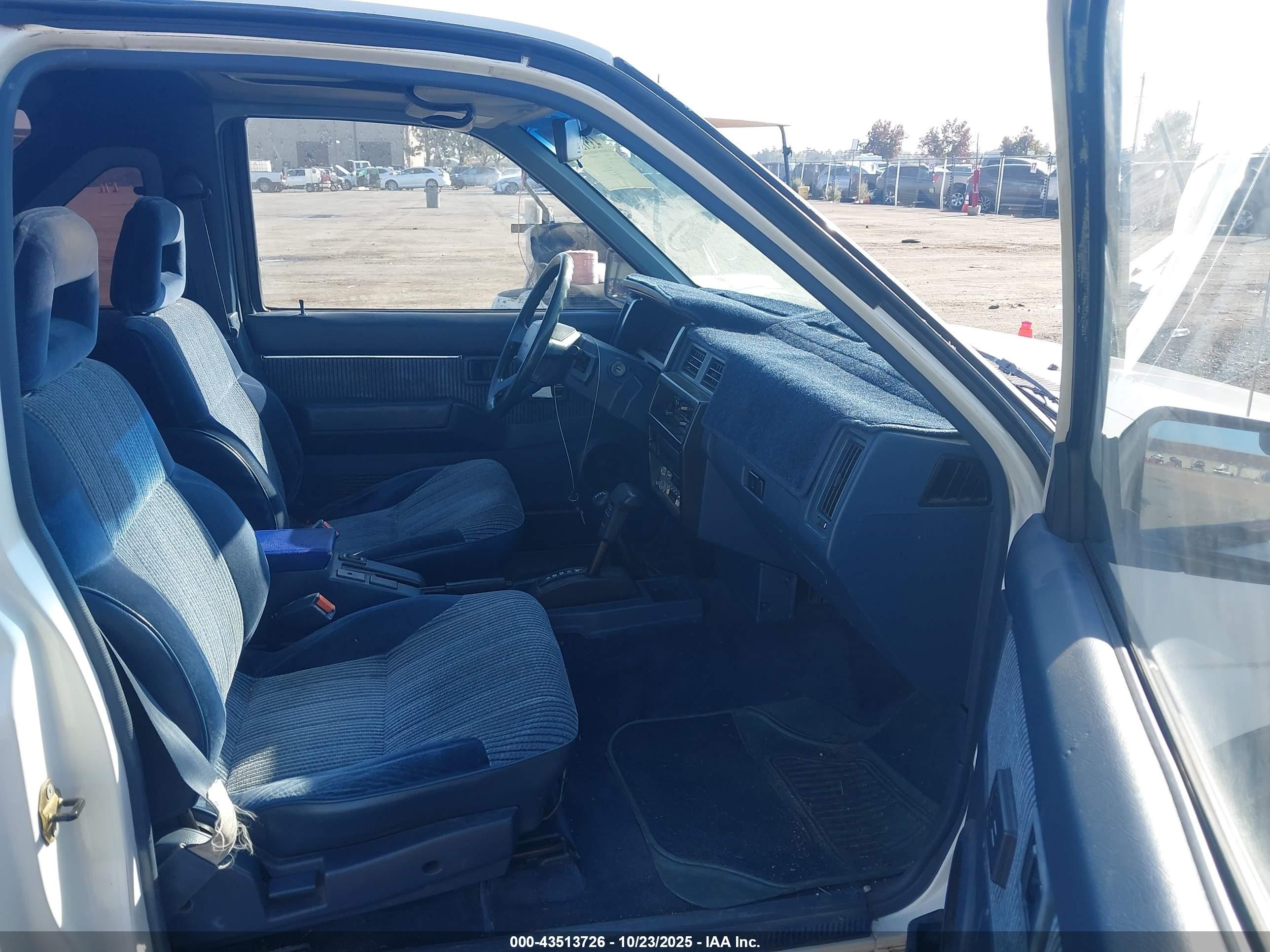 1988 Nissan Pathfinder   White vin: JN8HD16Y3JW032843