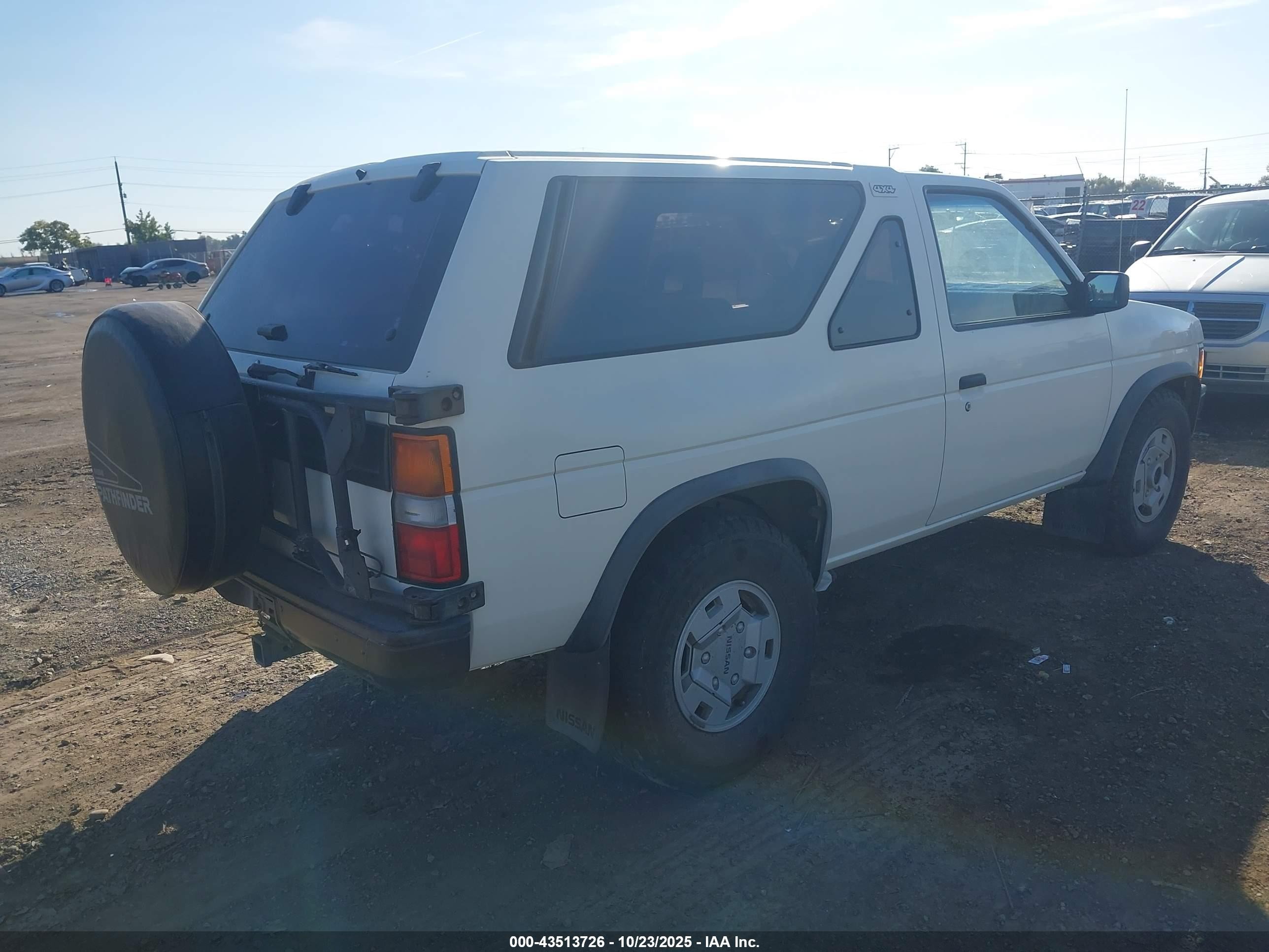 1988 Nissan Pathfinder   White vin: JN8HD16Y3JW032843