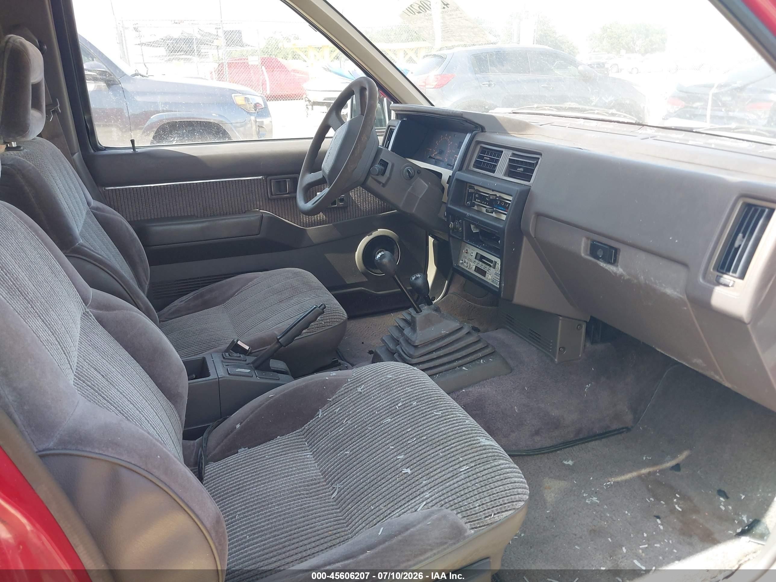 1987 Nissan Pathfinder   Red vin: JN8HD16Y4HW001885