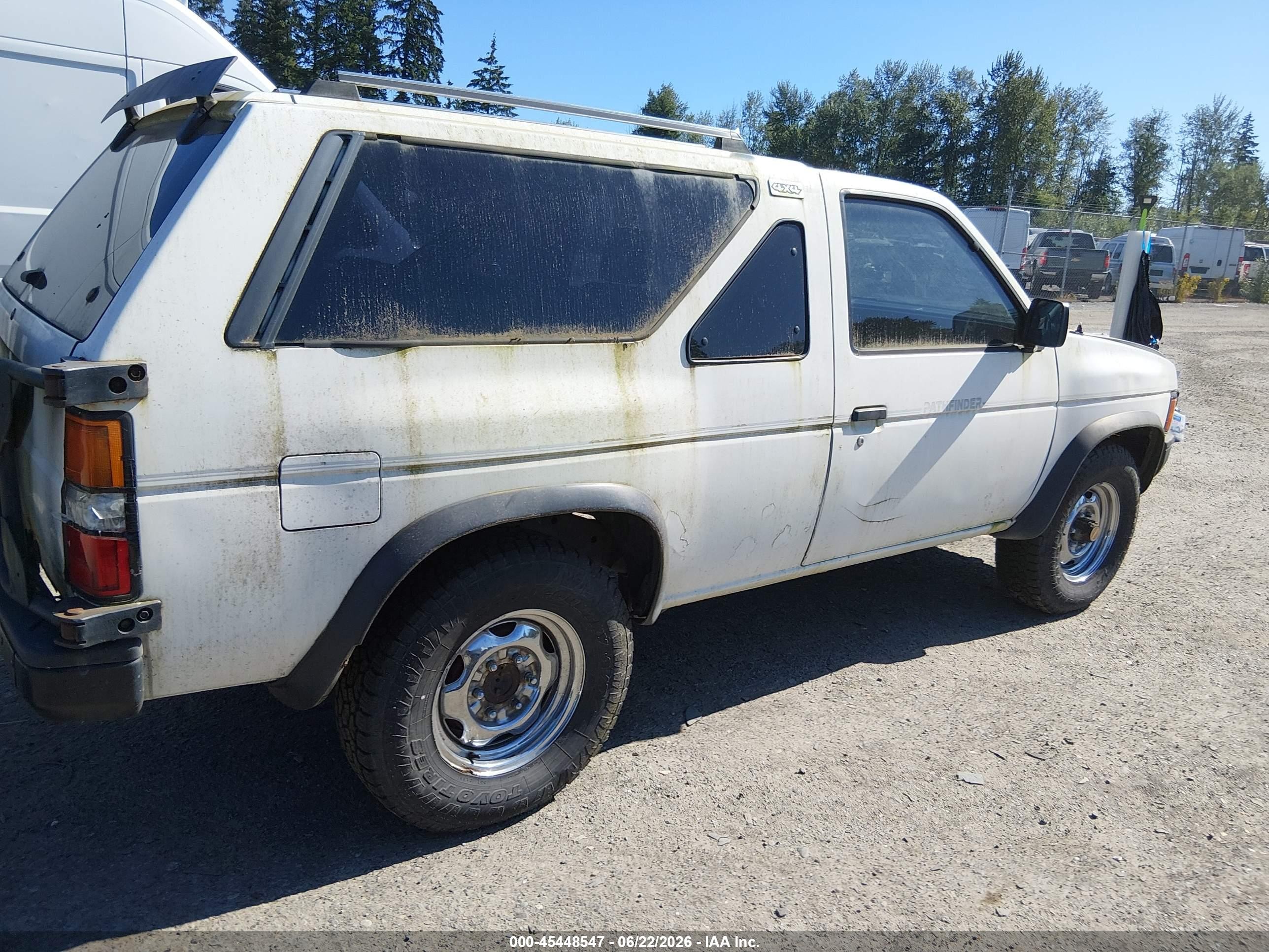 1988 Nissan Pathfinder   White vin: JN8HD16Y6JW001389