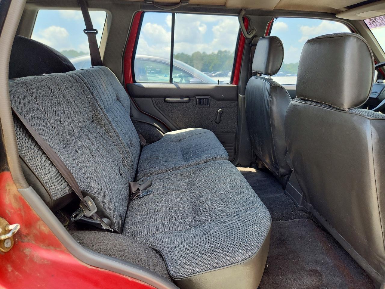 1990 Nissan Pathfinder Xe Red vin: JN8HD17S1LW215882
