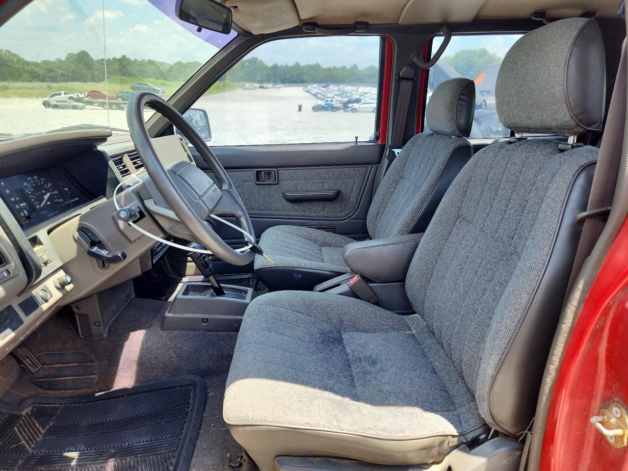 1990 Nissan Pathfinder Xe Red vin: JN8HD17S1LW215882