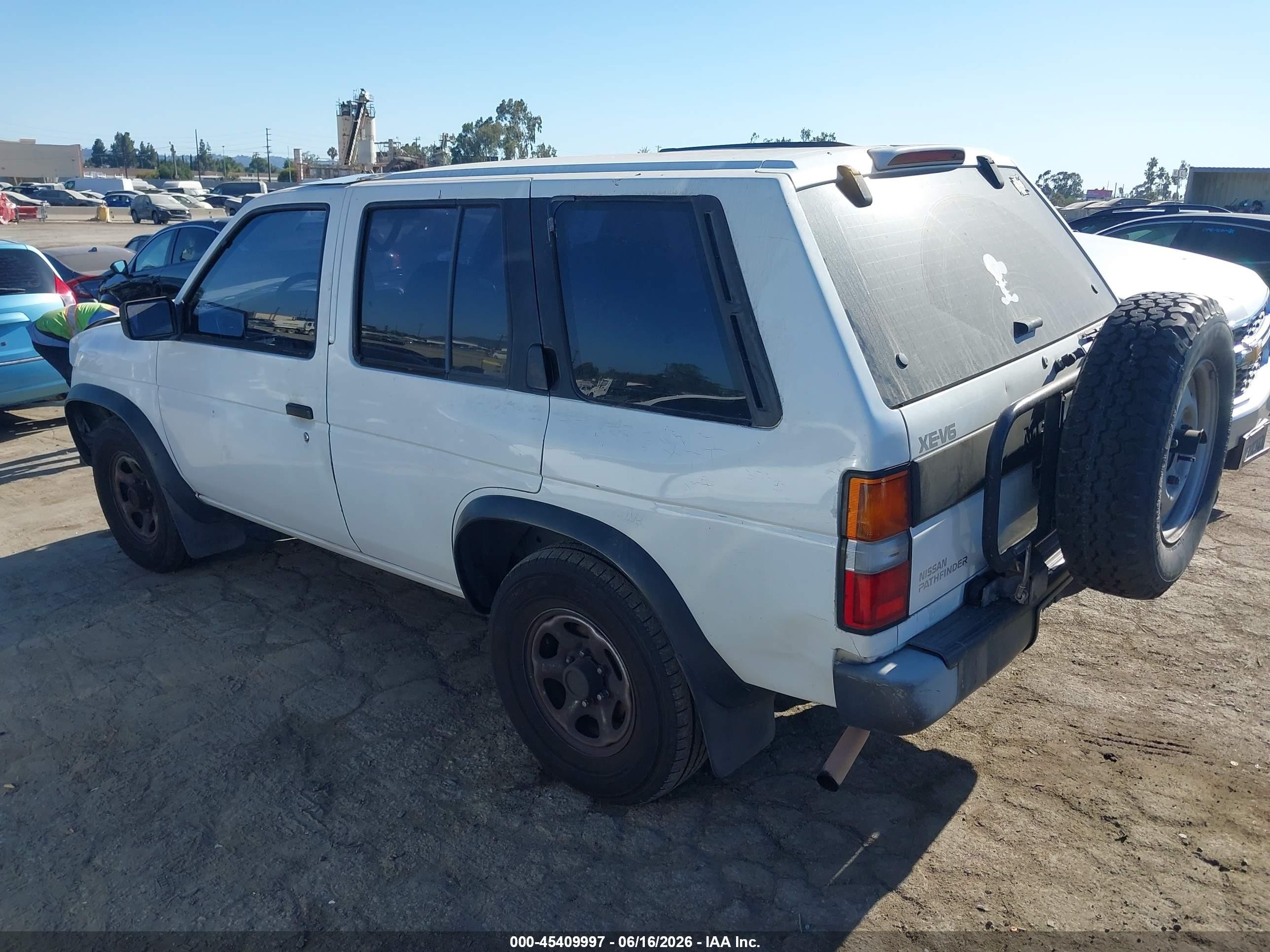 1995 Nissan Pathfinder Xe/le White vin: JN8HD17S2SW077218