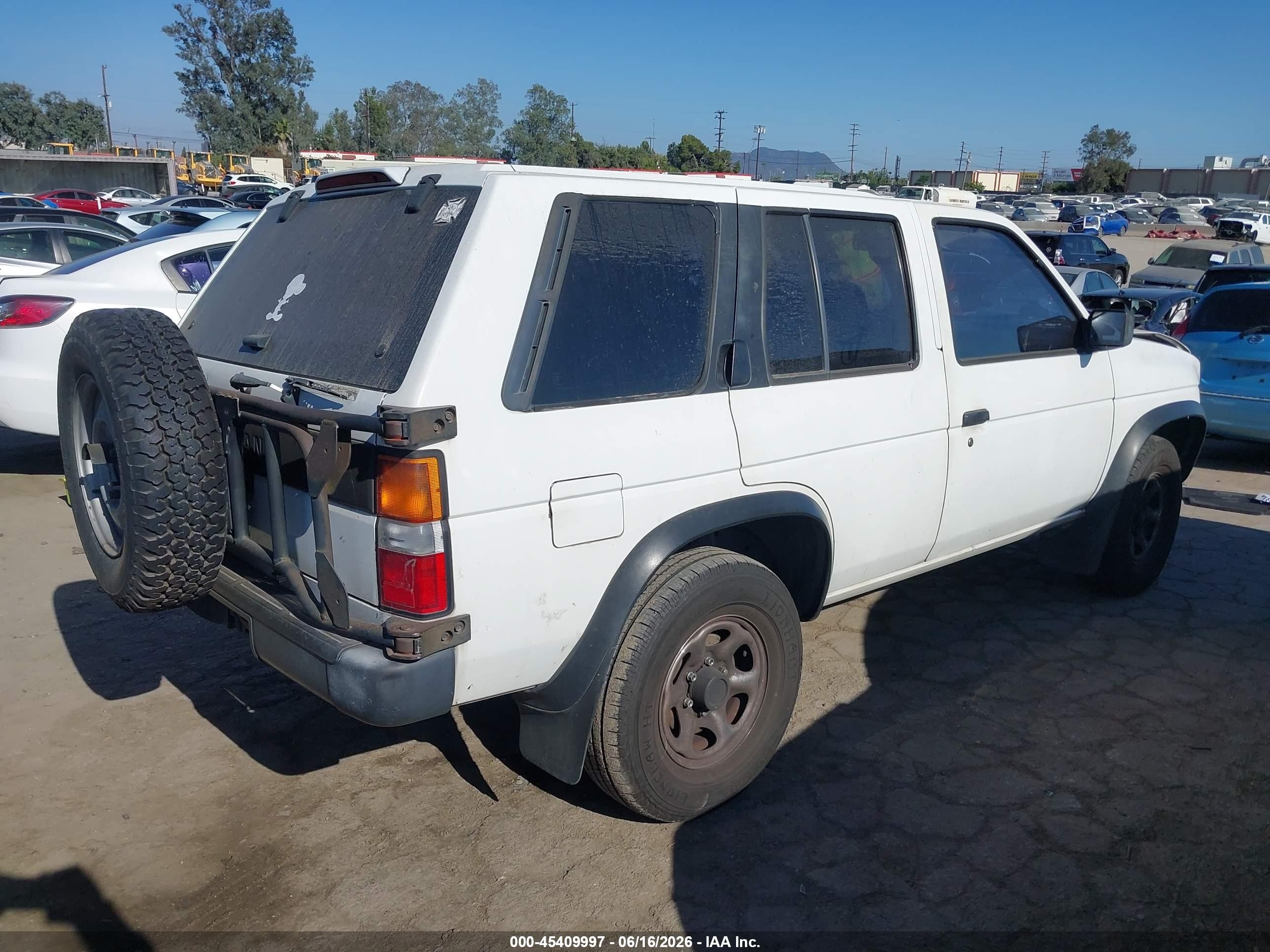 1995 Nissan Pathfinder Xe/le White vin: JN8HD17S2SW077218