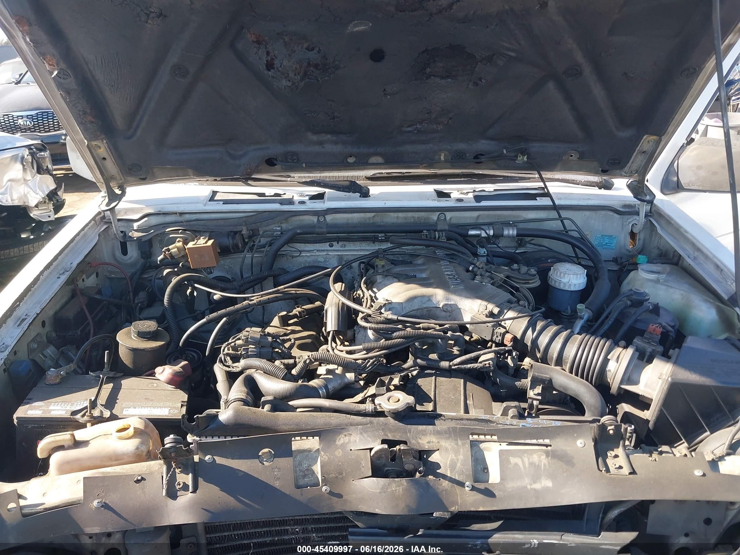 1995 Nissan Pathfinder Xe/le White vin: JN8HD17S2SW077218