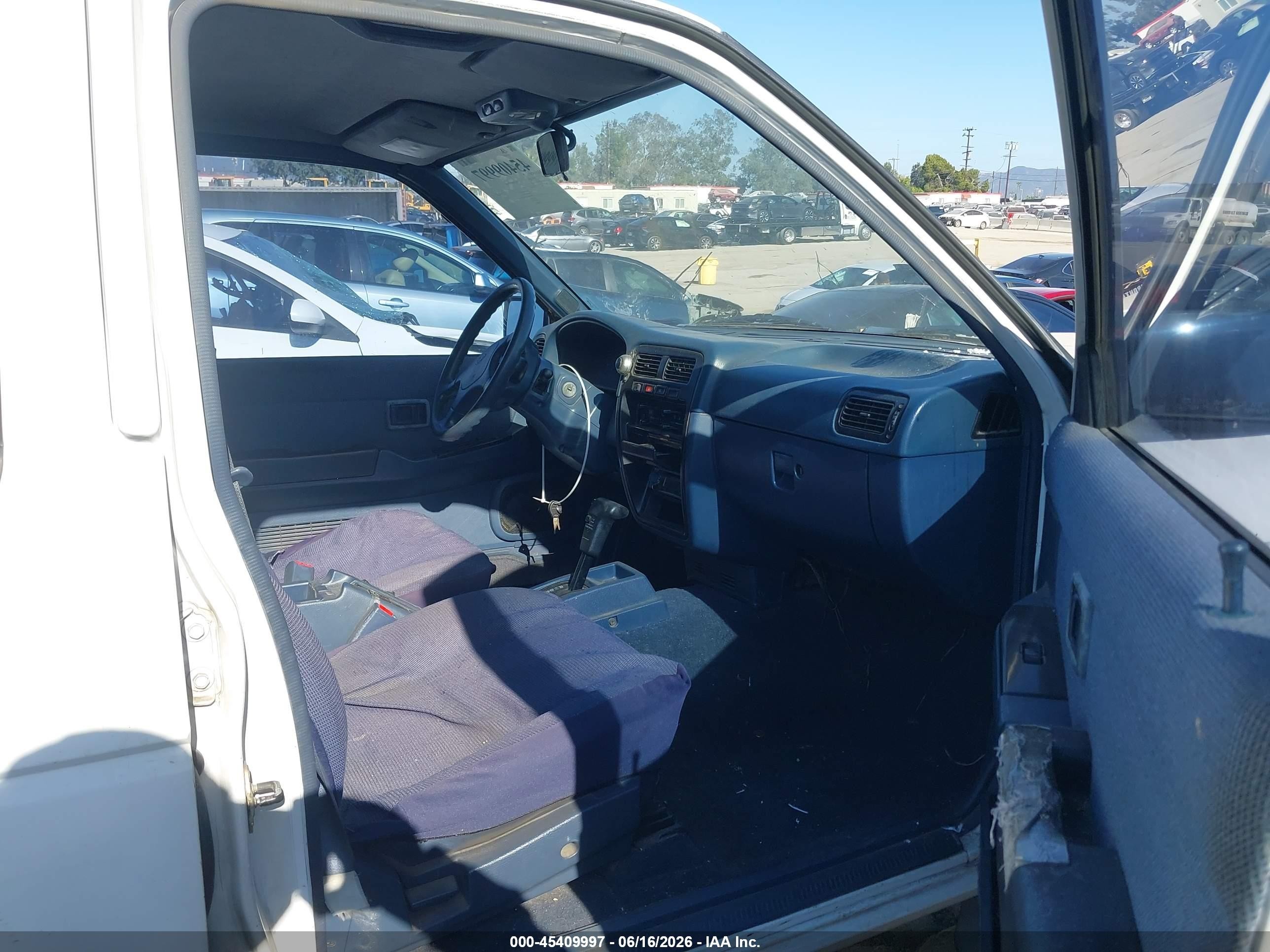 1995 Nissan Pathfinder Xe/le White vin: JN8HD17S2SW077218