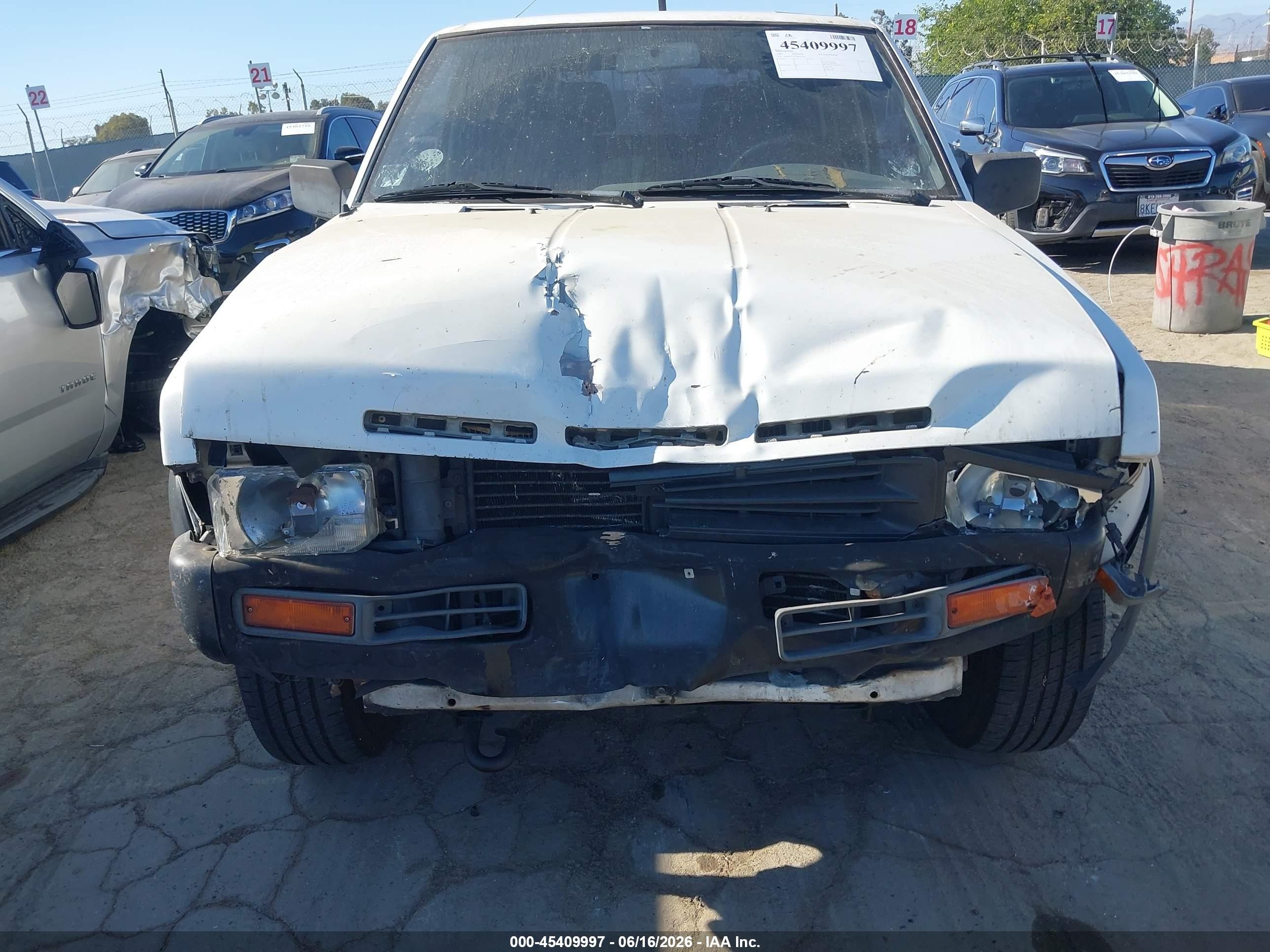 1995 Nissan Pathfinder Xe/le White vin: JN8HD17S2SW077218