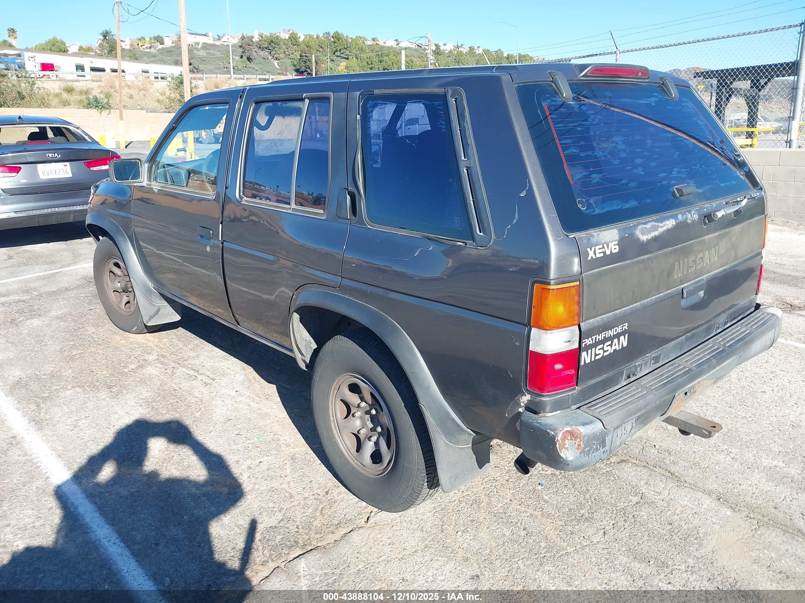 1995 Nissan Pathfinder Xe/le Gray vin: JN8HD17S2SW093595