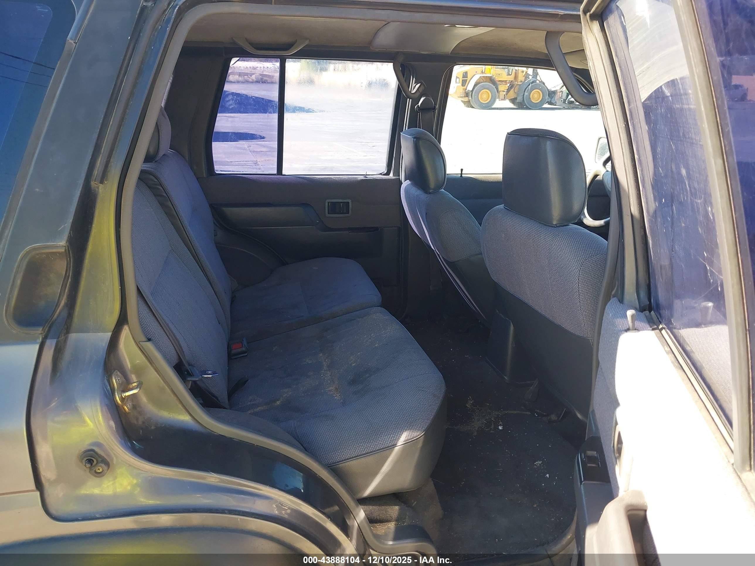 1995 Nissan Pathfinder Xe/le Gray vin: JN8HD17S2SW093595