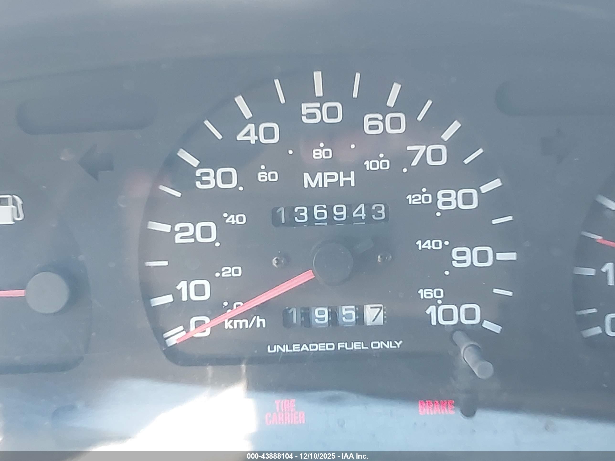 1995 Nissan Pathfinder Xe/le Gray vin: JN8HD17S2SW093595