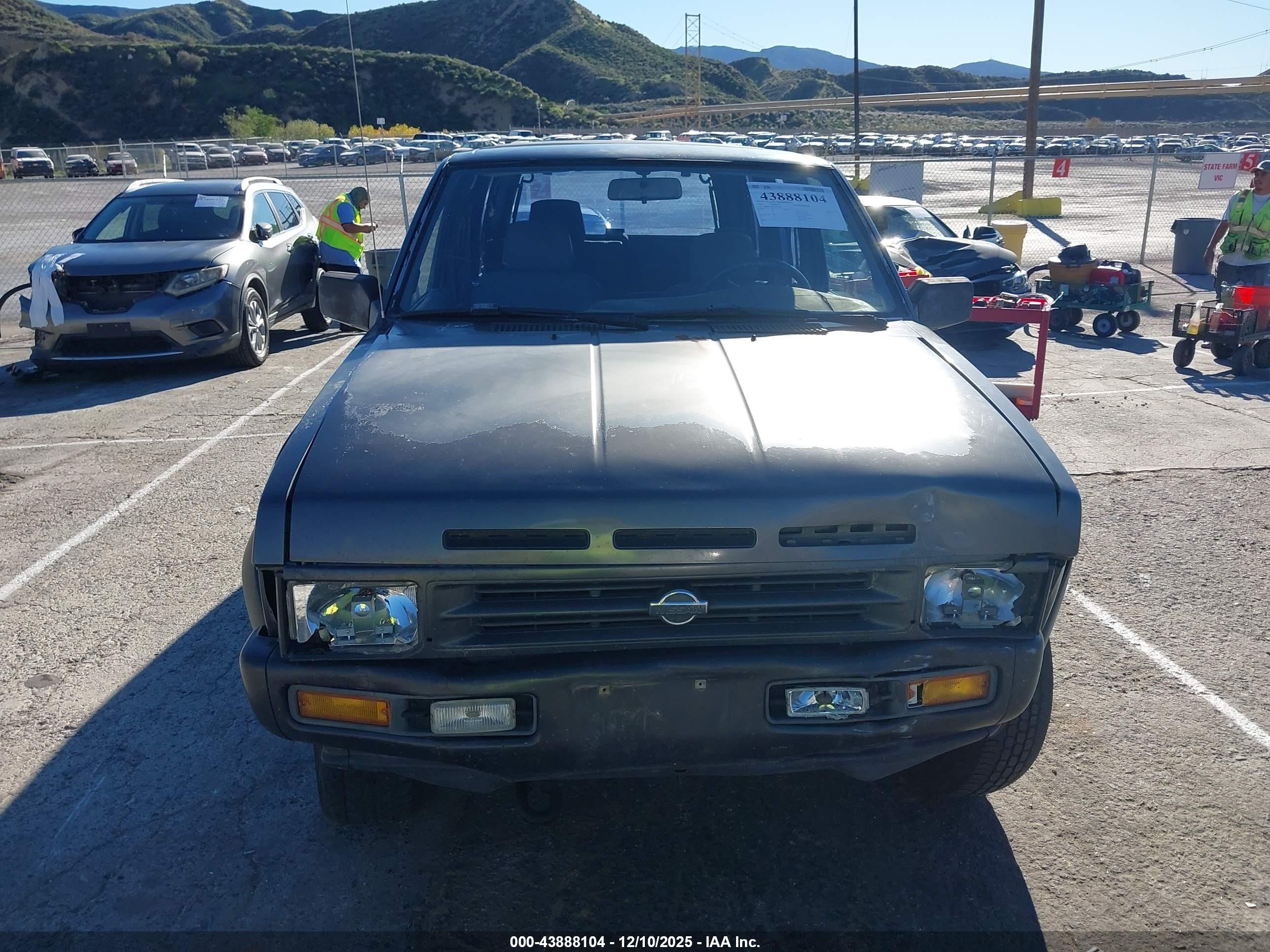 1995 Nissan Pathfinder Xe/le Gray vin: JN8HD17S2SW093595