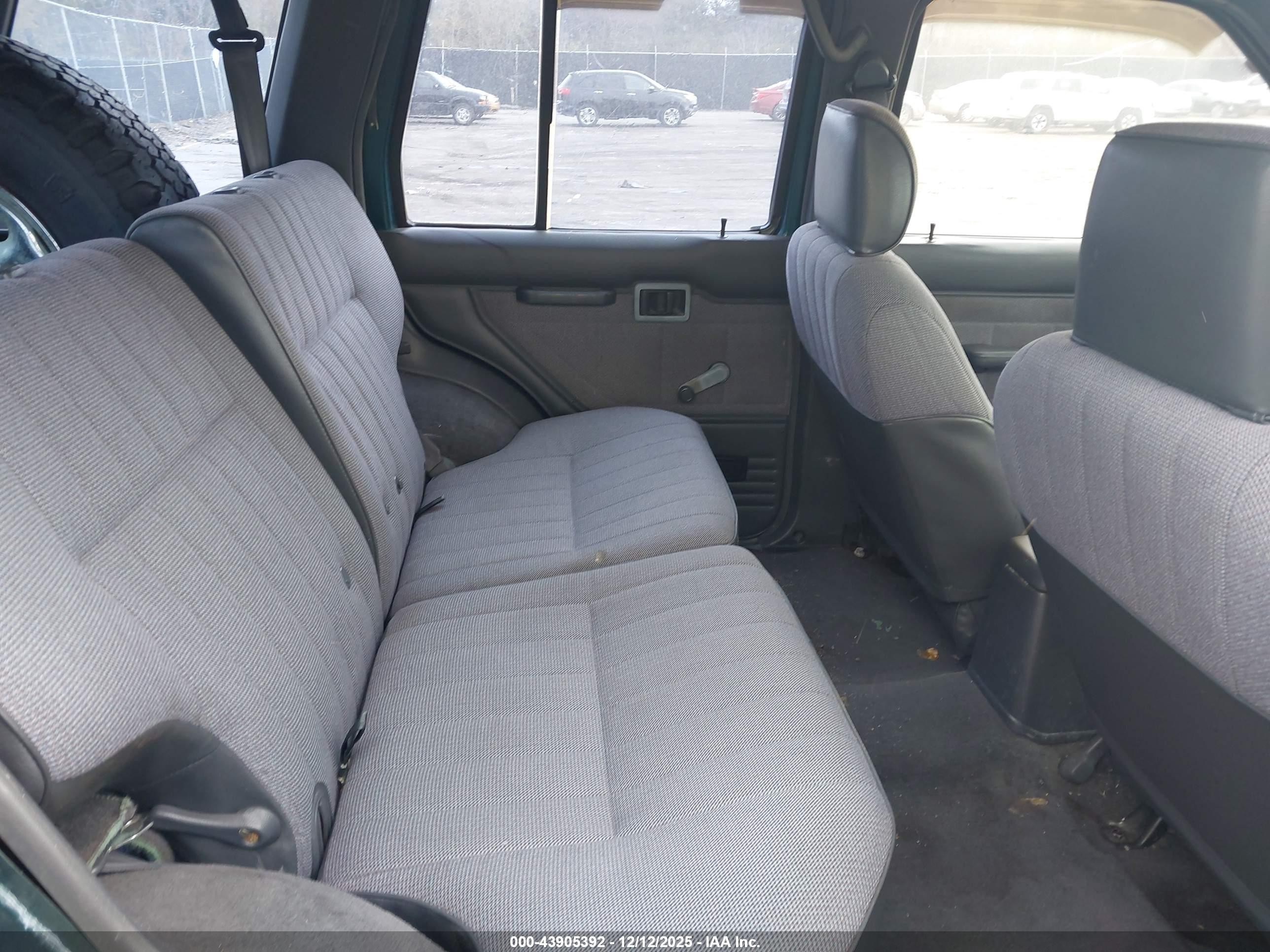 1995 Nissan Pathfinder Xe/le Green vin: JN8HD17S3SW058516