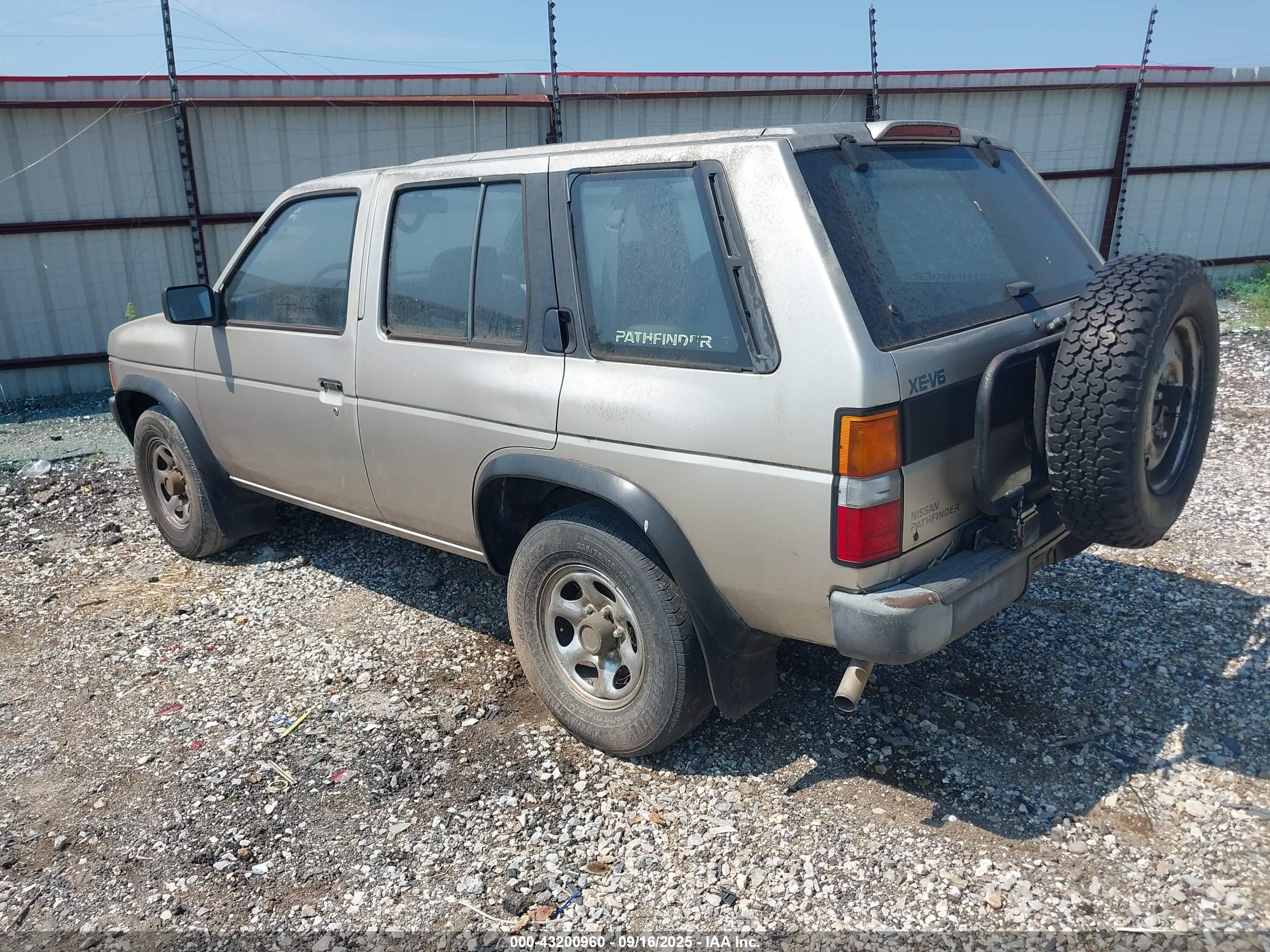 1995 Nissan Pathfinder Xe/le Gray vin: JN8HD17S4SW062977