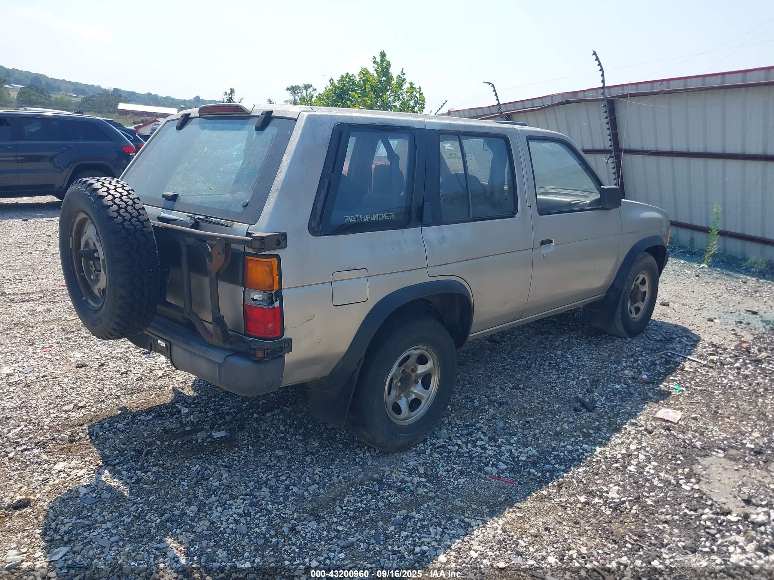1995 Nissan Pathfinder Xe/le Gray vin: JN8HD17S4SW062977