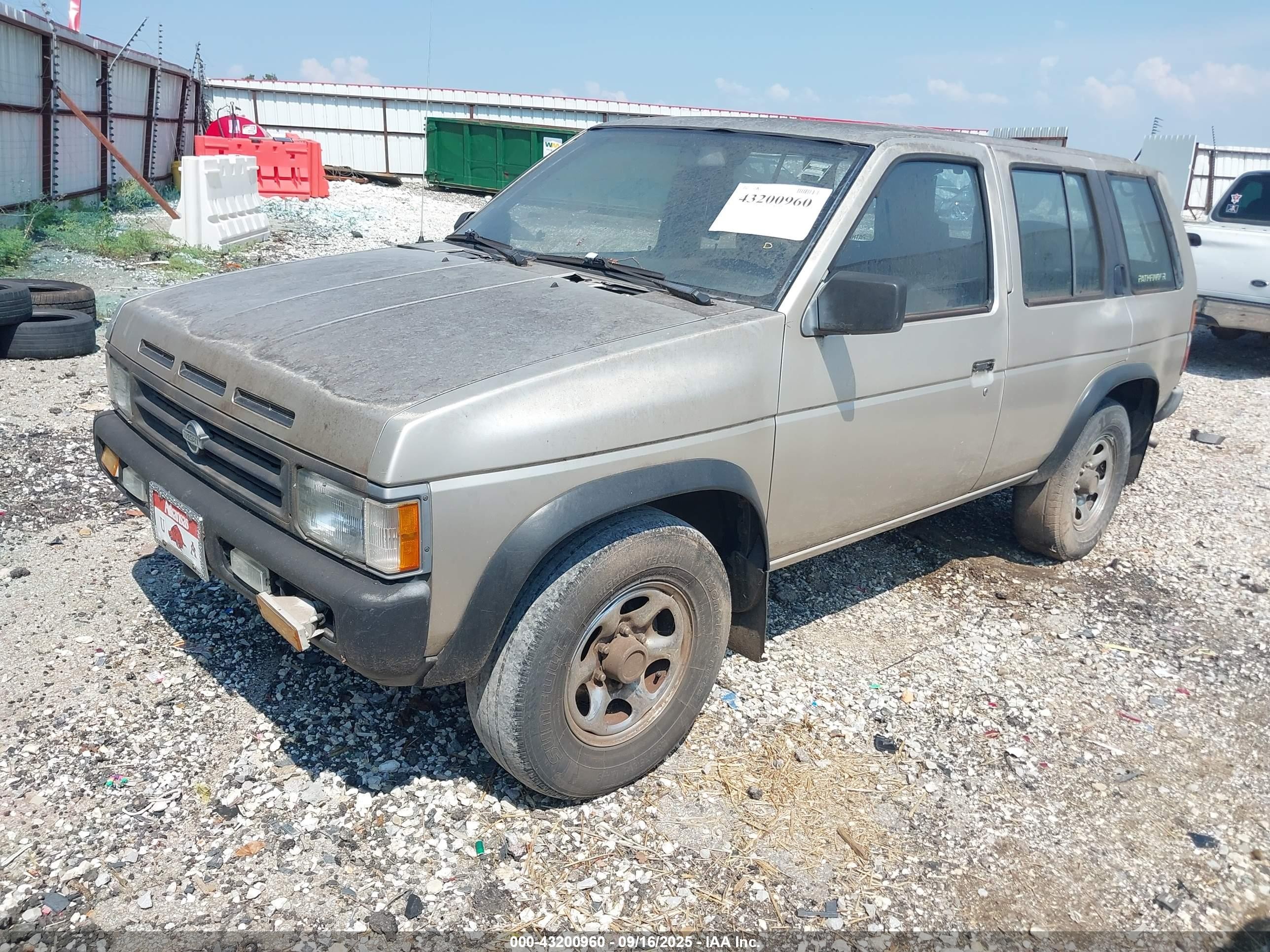 1995 Nissan Pathfinder Xe/le Gray vin: JN8HD17S4SW062977