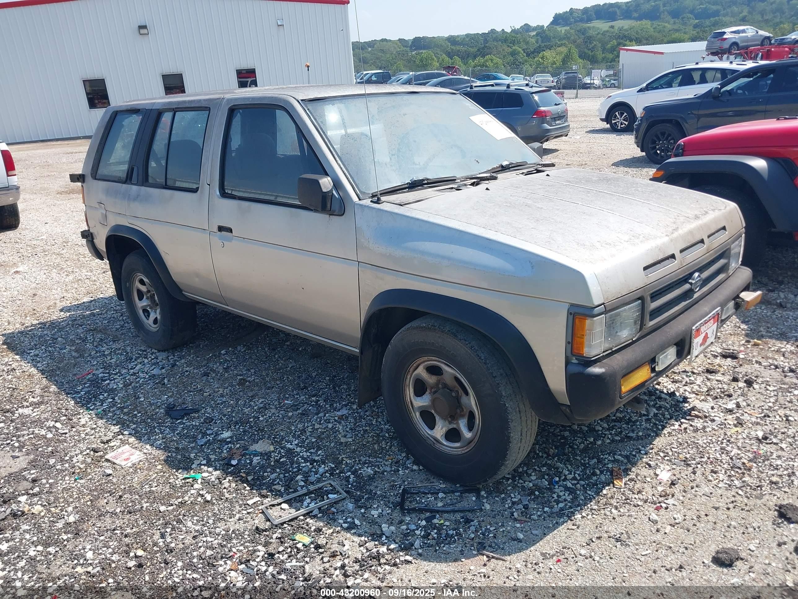 1995 Nissan Pathfinder Xe/le Gray vin: JN8HD17S4SW062977
