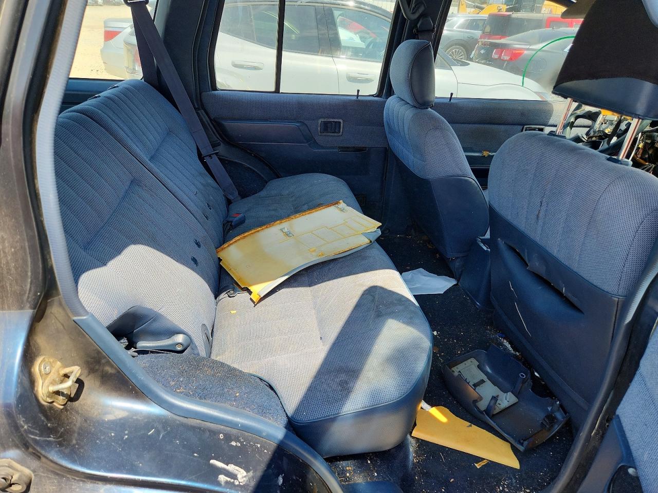 1995 Nissan Pathfinder Xe Blue vin: JN8HD17S5SW022858