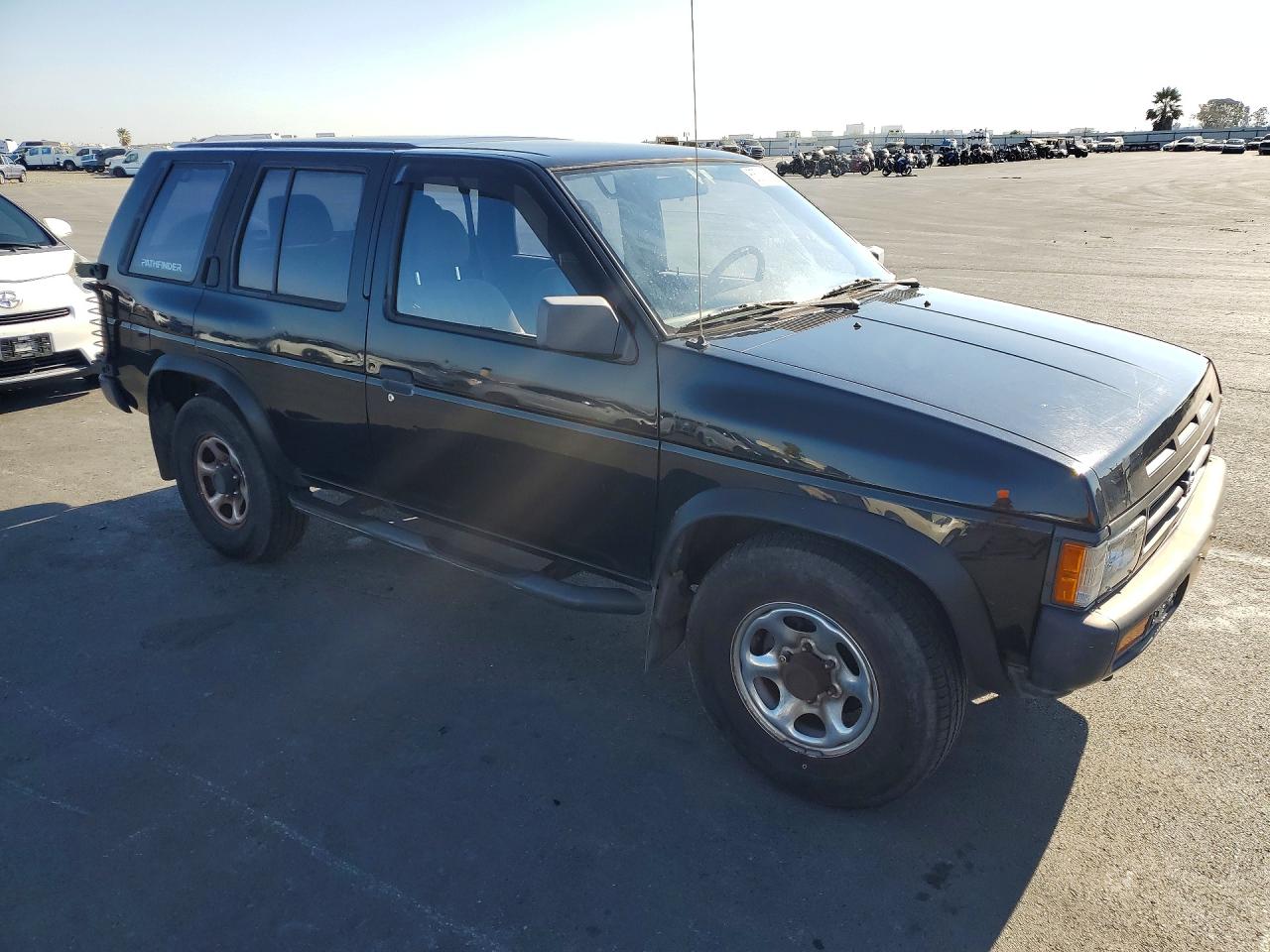1994 Nissan Pathfinder Xe Black vin: JN8HD17S9RW231384