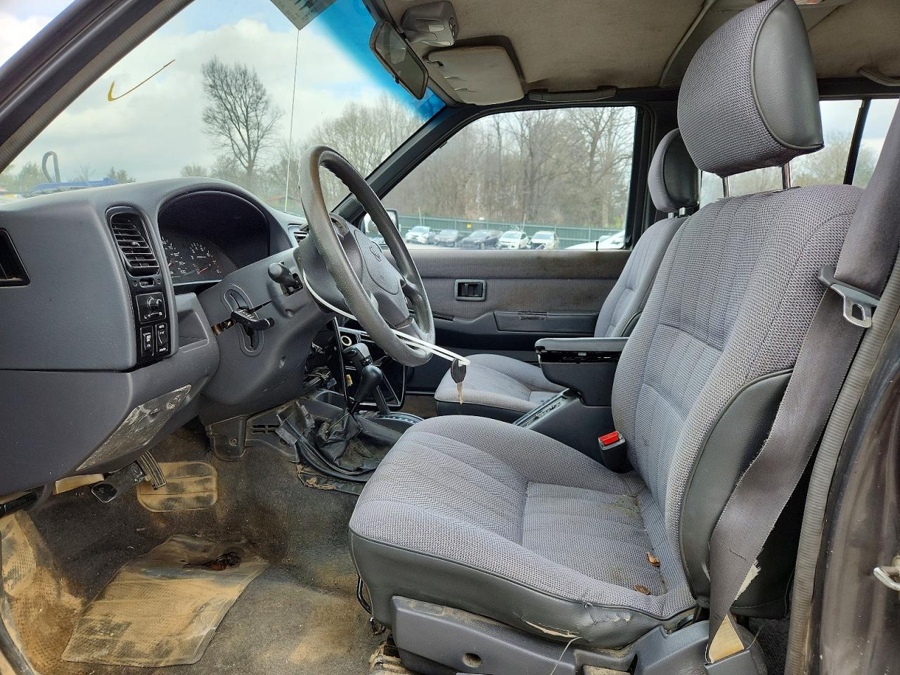 1995 Nissan Pathfinder Gray vin: JN8HD17Y0SW015885