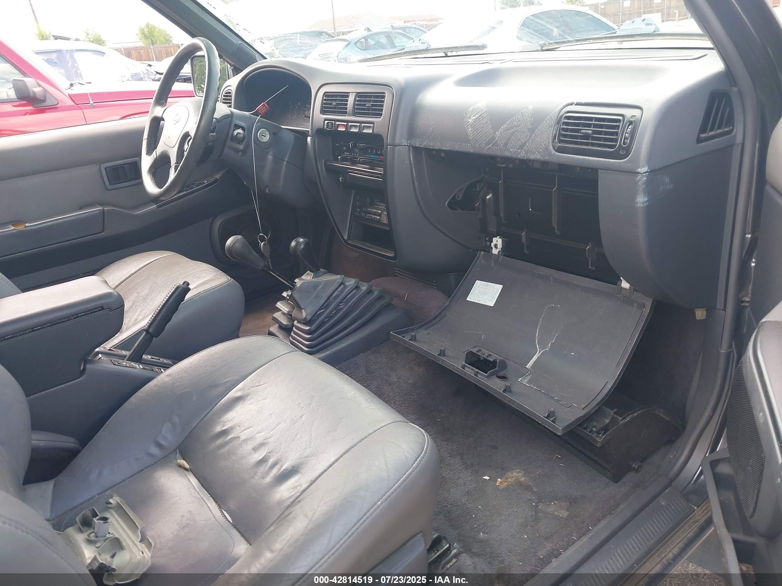 1995 Nissan Pathfinder Le/se/xe Gray vin: JN8HD17Y1SW084682