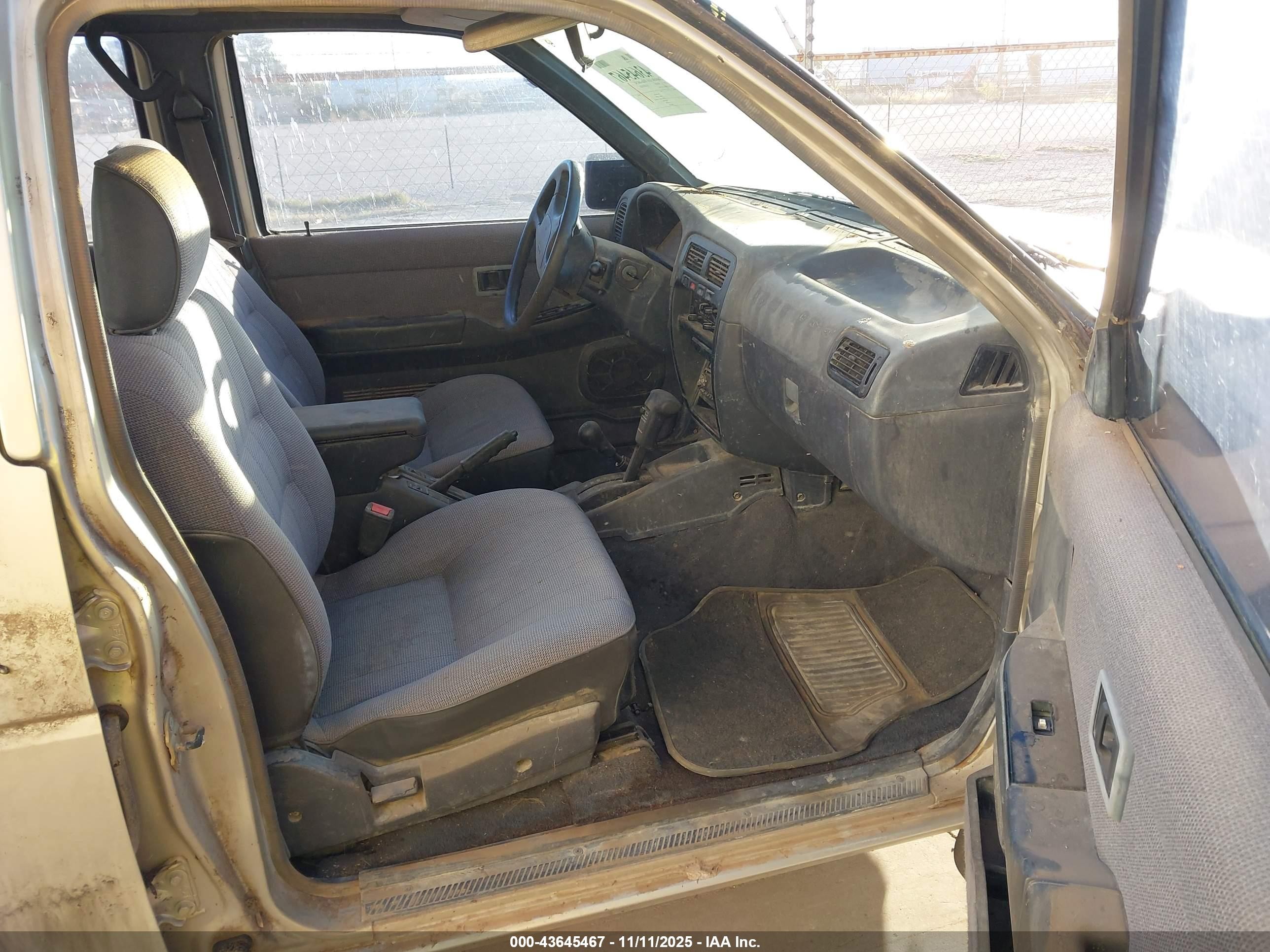 1995 Nissan Pathfinder Le/se/xe Silver vin: JN8HD17Y1SW109502