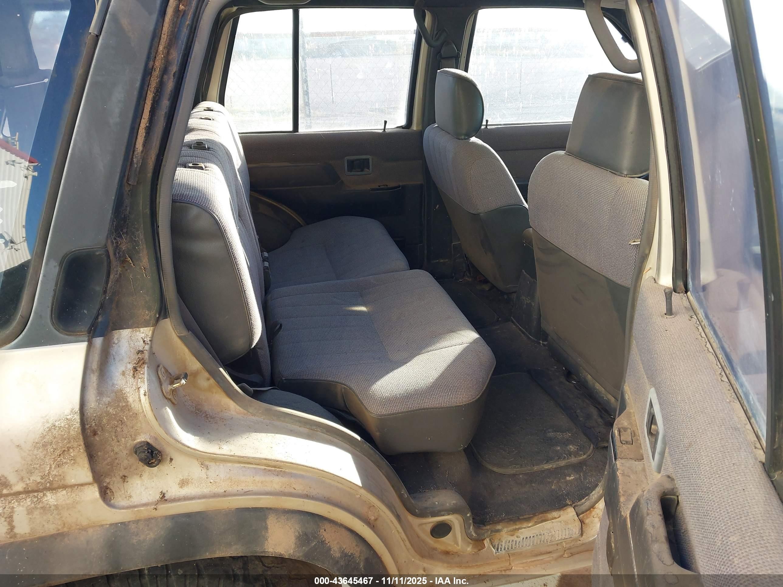 1995 Nissan Pathfinder Le/se/xe Silver vin: JN8HD17Y1SW109502