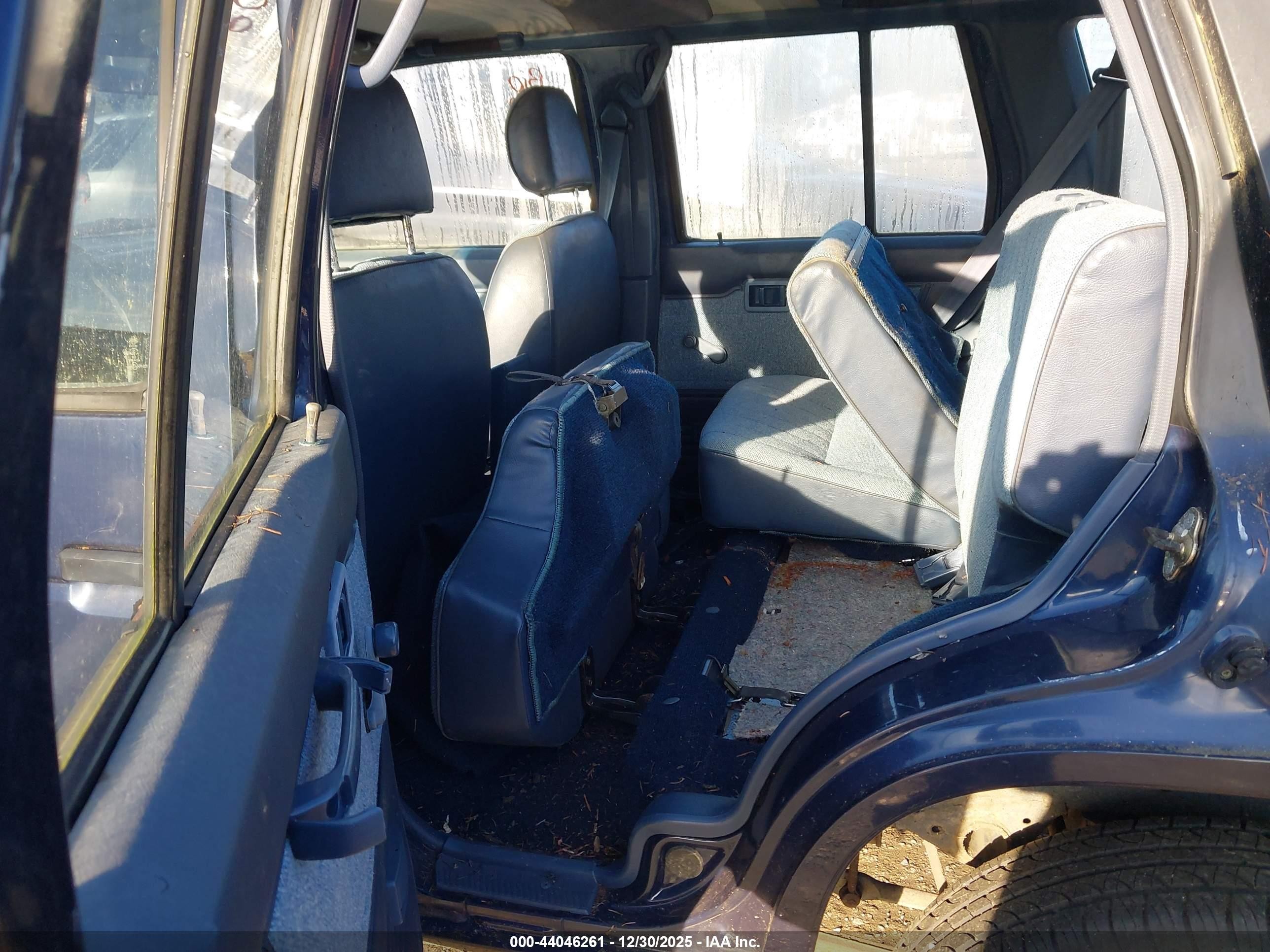 1990 Nissan Pathfinder   Blue vin: JN8HD17Y2LW215409