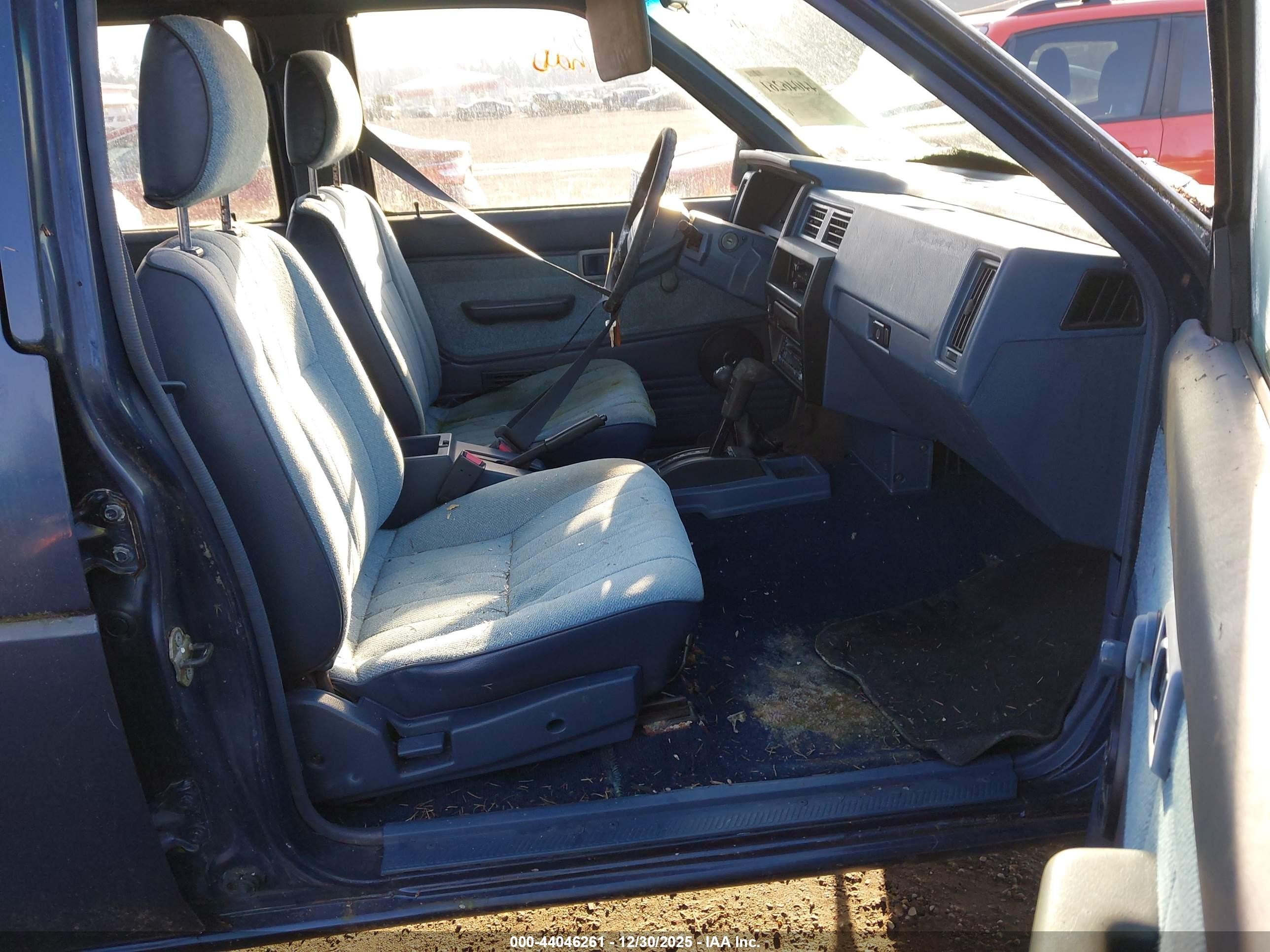 1990 Nissan Pathfinder   Blue vin: JN8HD17Y2LW215409