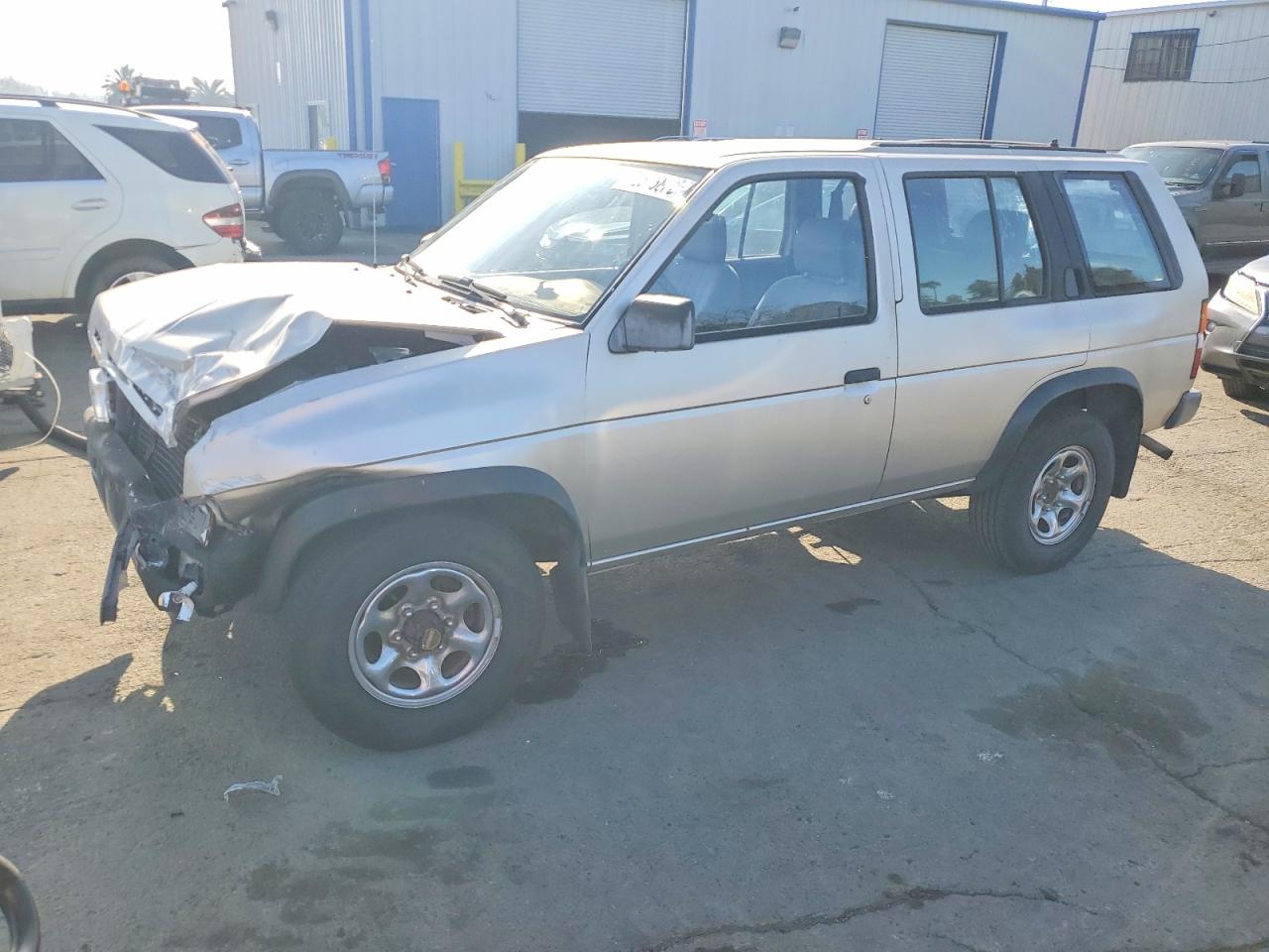 1994 Niss Pathfinder Gold vin: JN8HD17Y2RW223941