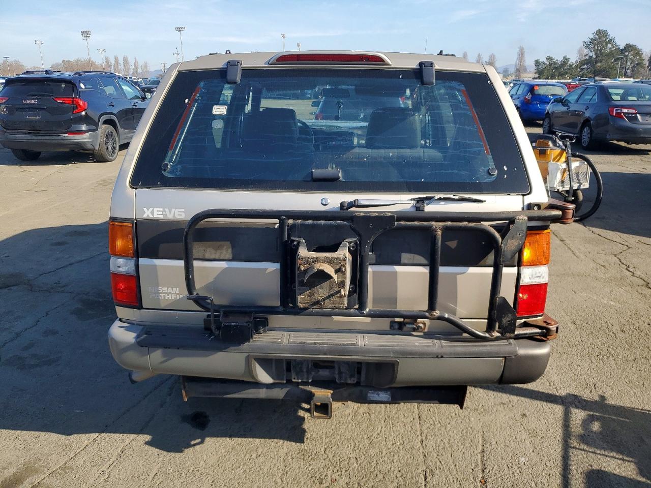 1994 Niss Pathfinder Gold vin: JN8HD17Y2RW223941