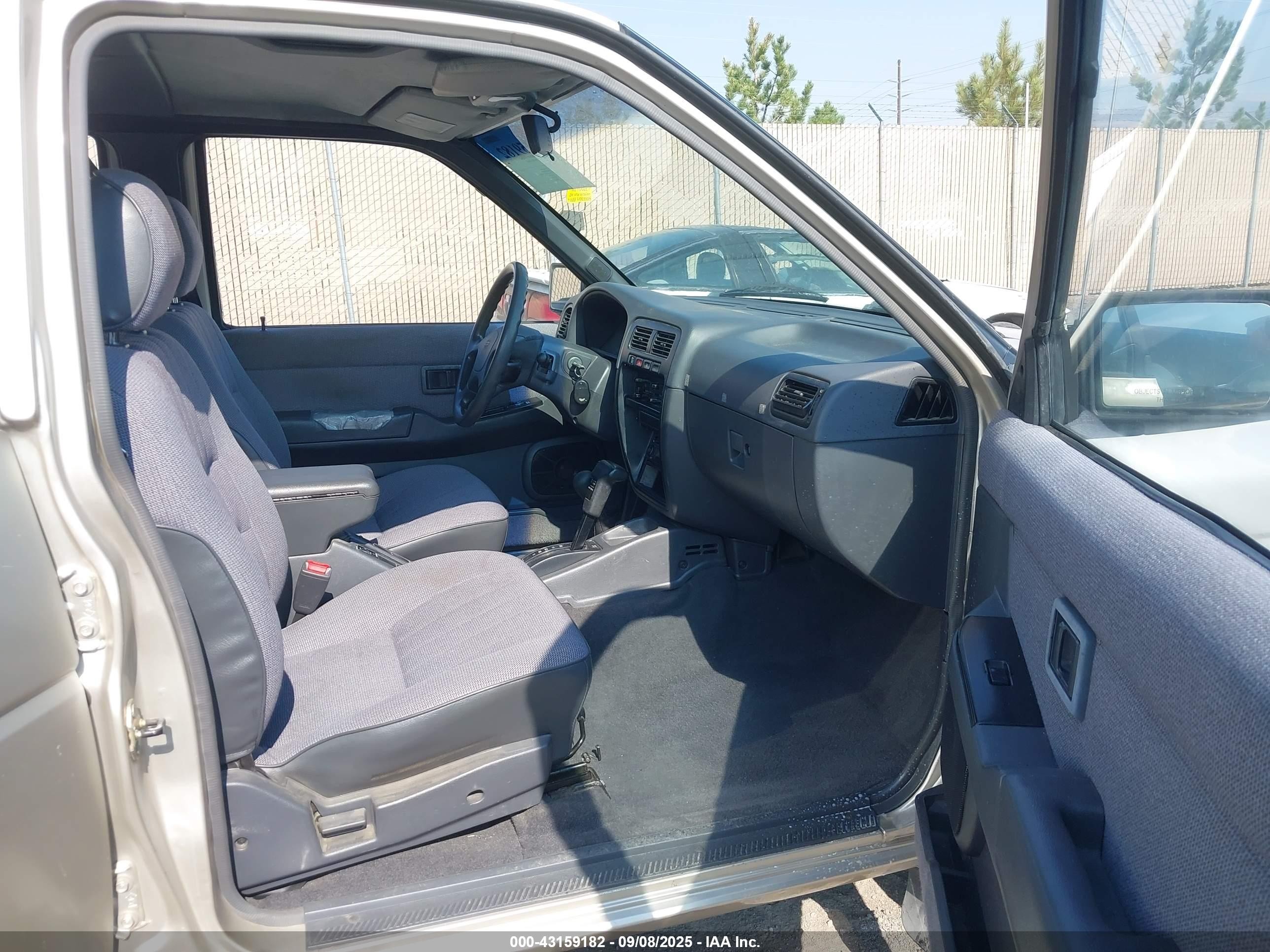 1995 Nissan Pathfinder Le/se/xe Brown vin: JN8HD17Y2SW046491